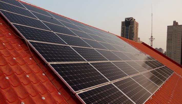 安平區政大樓太陽光電發電系統設置現況~西向屋頂