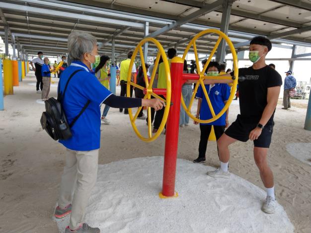 風雨球場體健設施啟用儀式健身教練示範