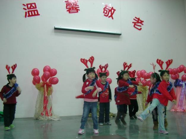 興文齋幼稚園小朋友的舞蹈演出情形