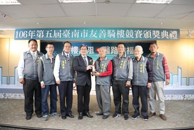李市長表揚友善騎樓競賽獲獎單位(中西區)