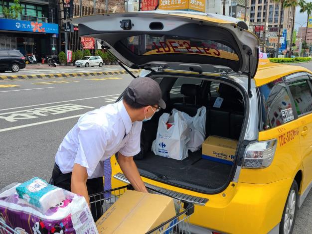 市府建置台南便利送平台並與家樂福合作，民眾線上購物滿800元即可免運費送到家2