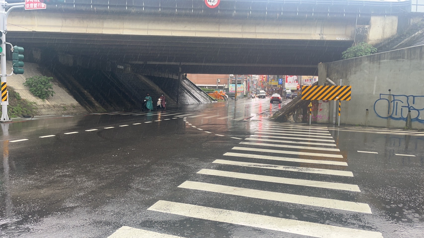 急降雨造成本市仁德區、永康區部分積水 雨歇即退水