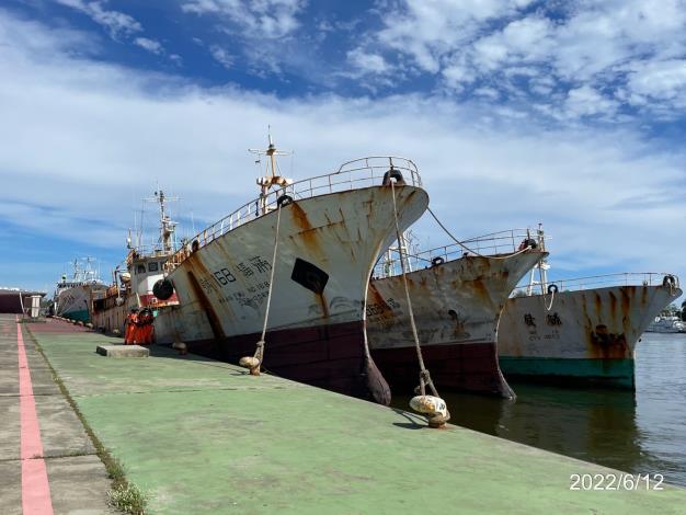前鎮遠洋漁船移泊安平漁港深水碼頭(3艘)