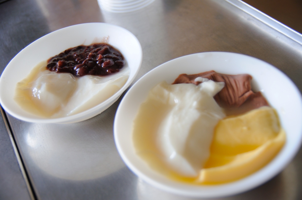 振昌豆花城的三色豆花是美食排行第一,口味多元又好吃