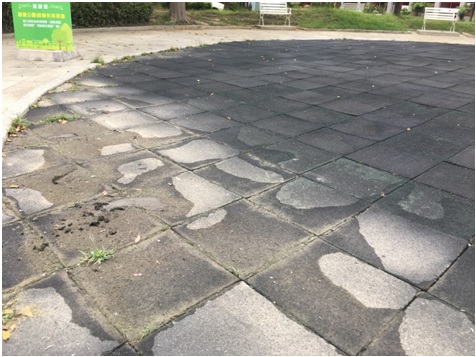 北區文靈公園廣場橡膠地墊老化損壞-1