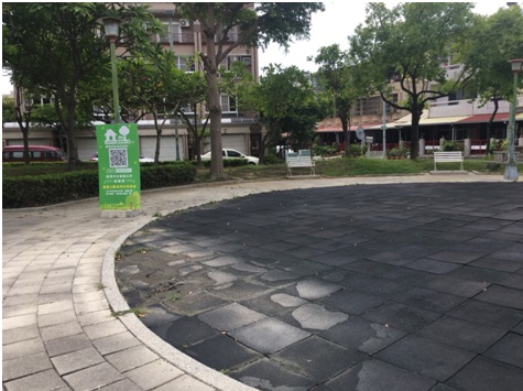 北區文靈公園廣場橡膠地墊老化損壞2