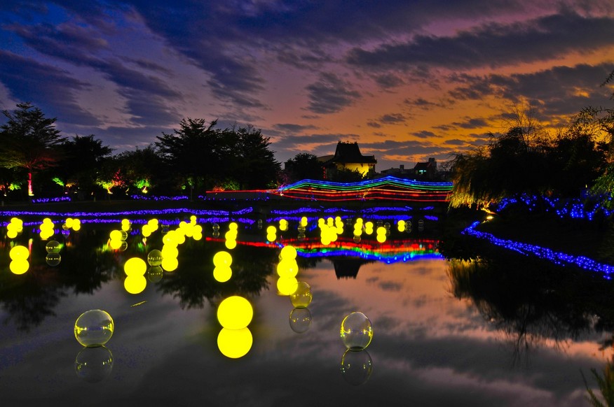 月津港燈節是由臺南市政府主辦，自2012年起於每年元宵節期間舉行之燈會活動，地點位於鹽水月津港水域。