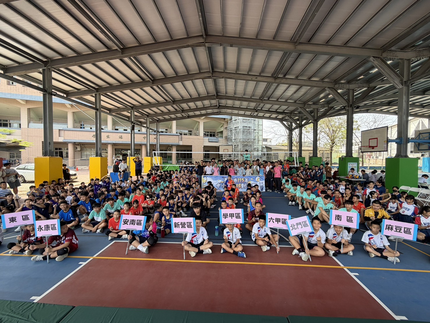 臺南市中小學排球對抗賽熱鬧登場  逾500選手同場競技