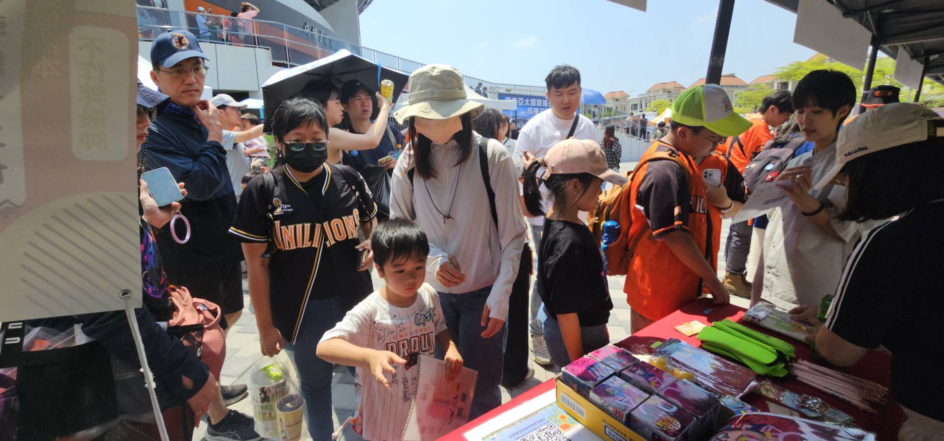 領航、強棒出擊！–臺南市政府結合亞太成棒主球場中職開幕賽辦理「專業倫理 誠信觀念」宣導活動