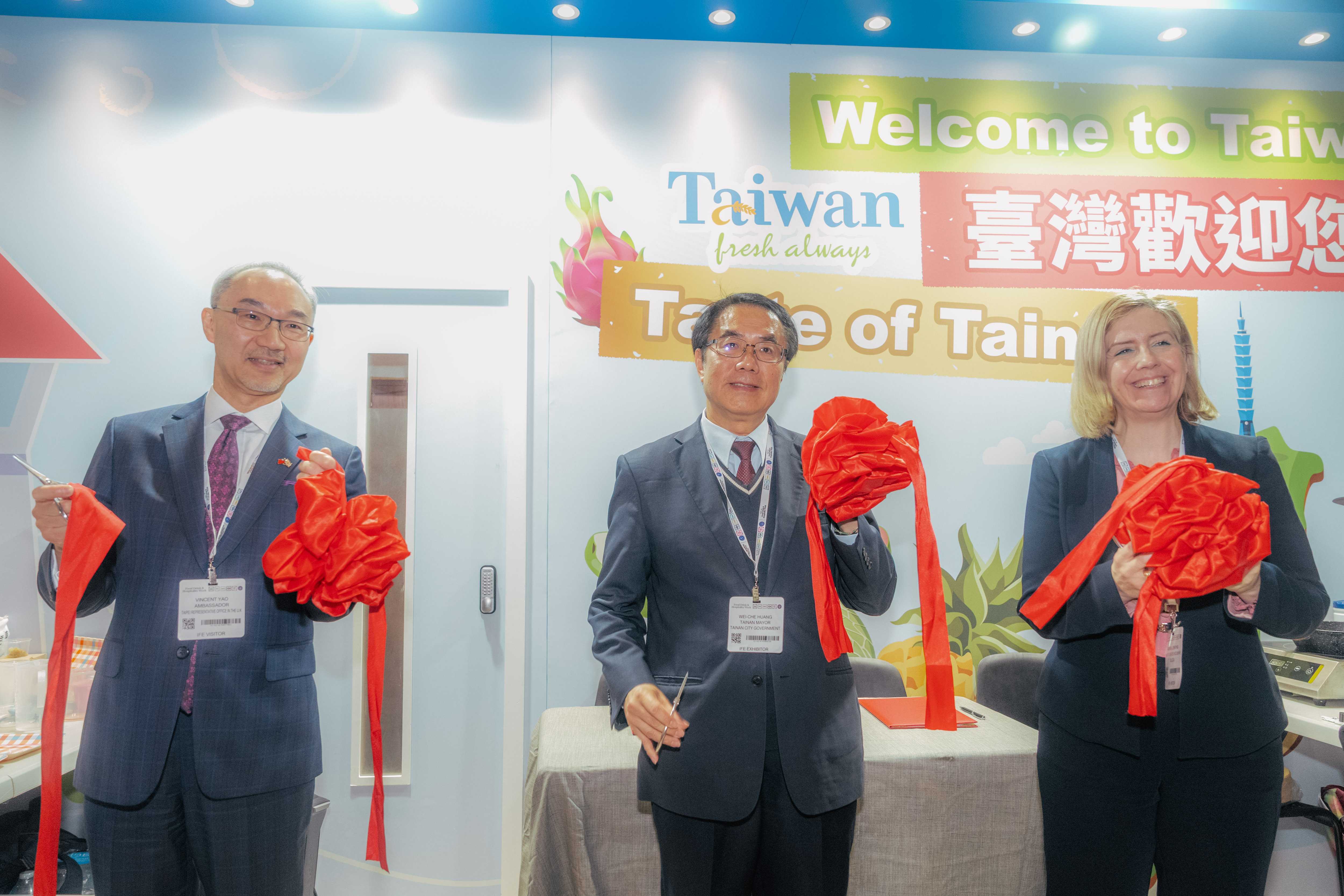 黃偉哲四天來回快閃倫敦 率台南隊進軍英國食品展