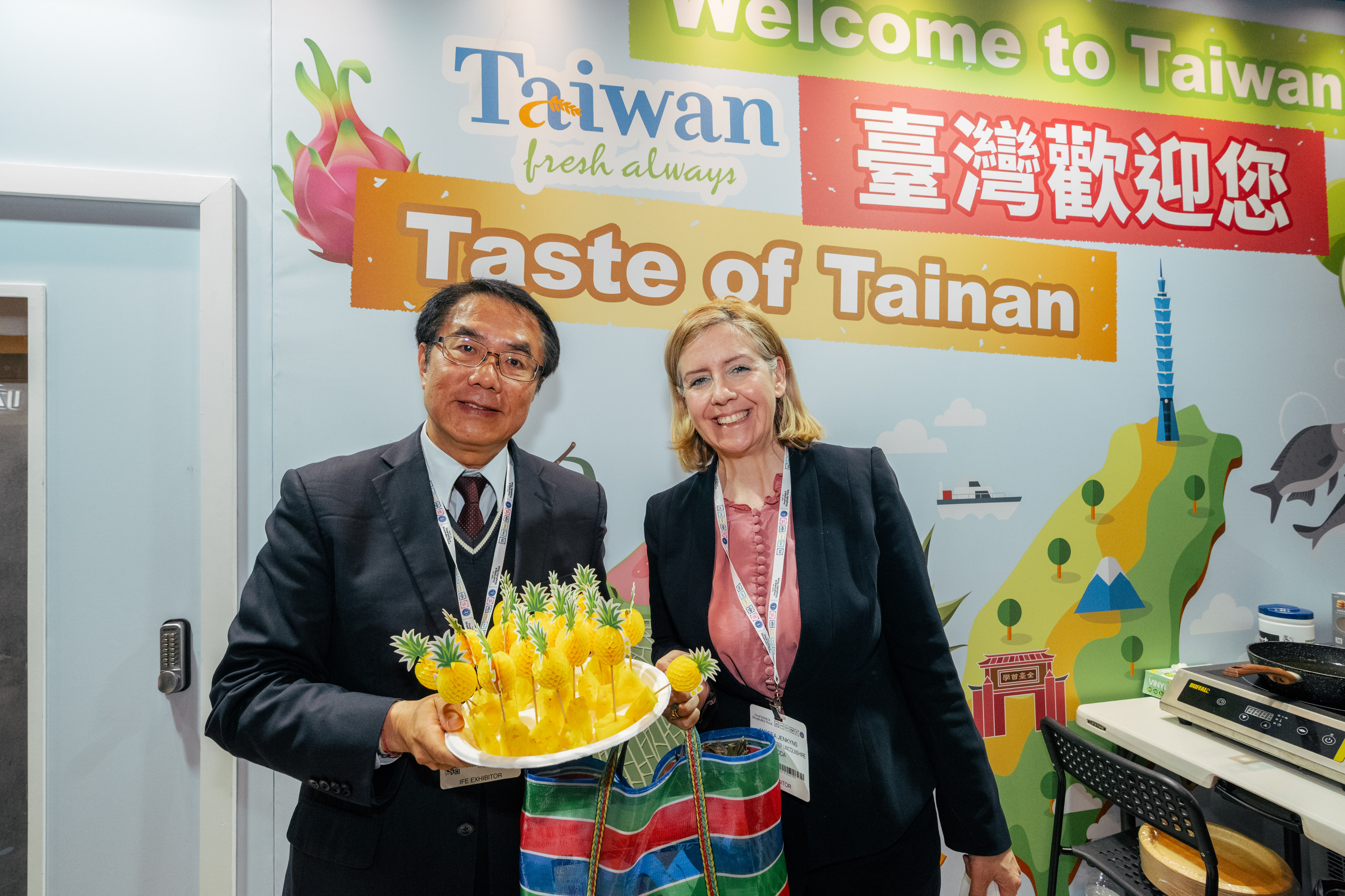 黃偉哲領軍台南隊 快速前往英國倫敦參加食品展覽