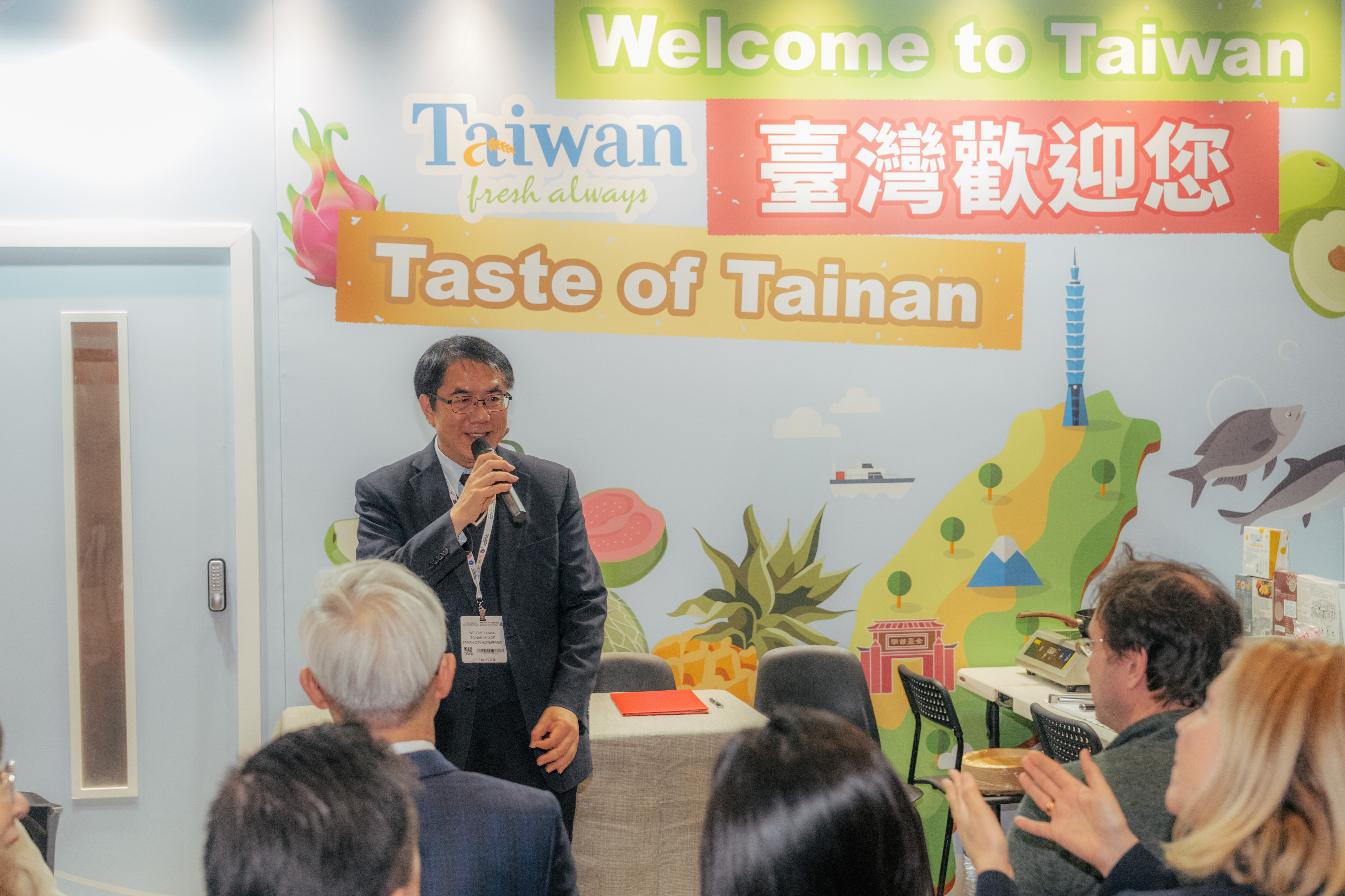 黃偉哲四天來回快閃倫敦 率台南隊進軍英國食品展