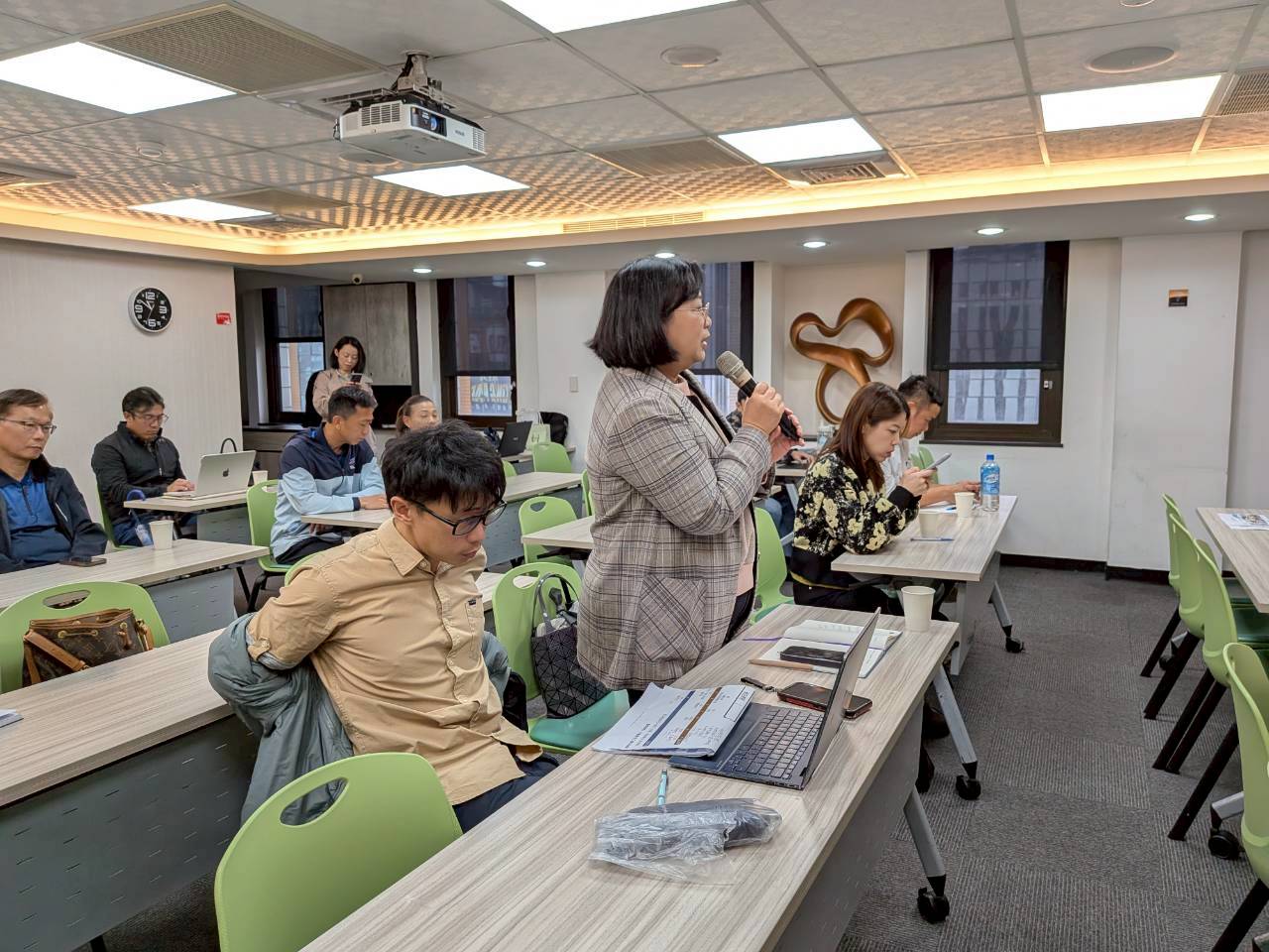 臺南市體育局於臺北舉辦永康、南科及仁德全民運動館ROT案招商說明會