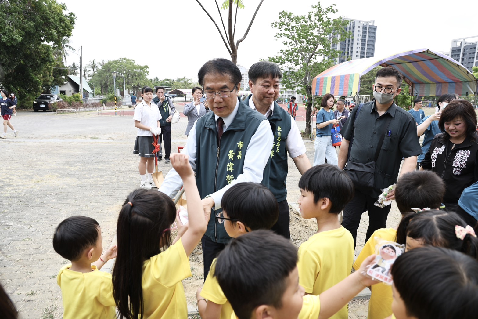 永仁高中50週年校慶盛大登場　黃偉哲植樹見證校園精神傳承