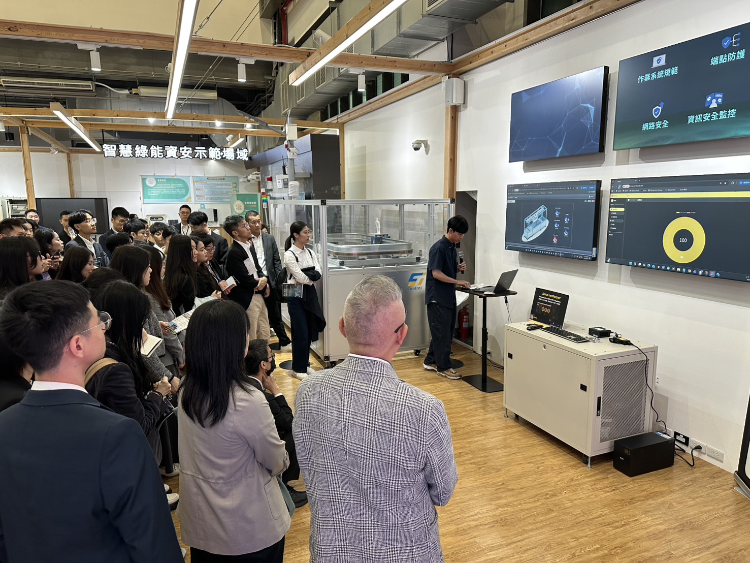 外交部率未來外交前線菁英參訪沙崙智慧綠能科學城 實地見證臺灣科技實力