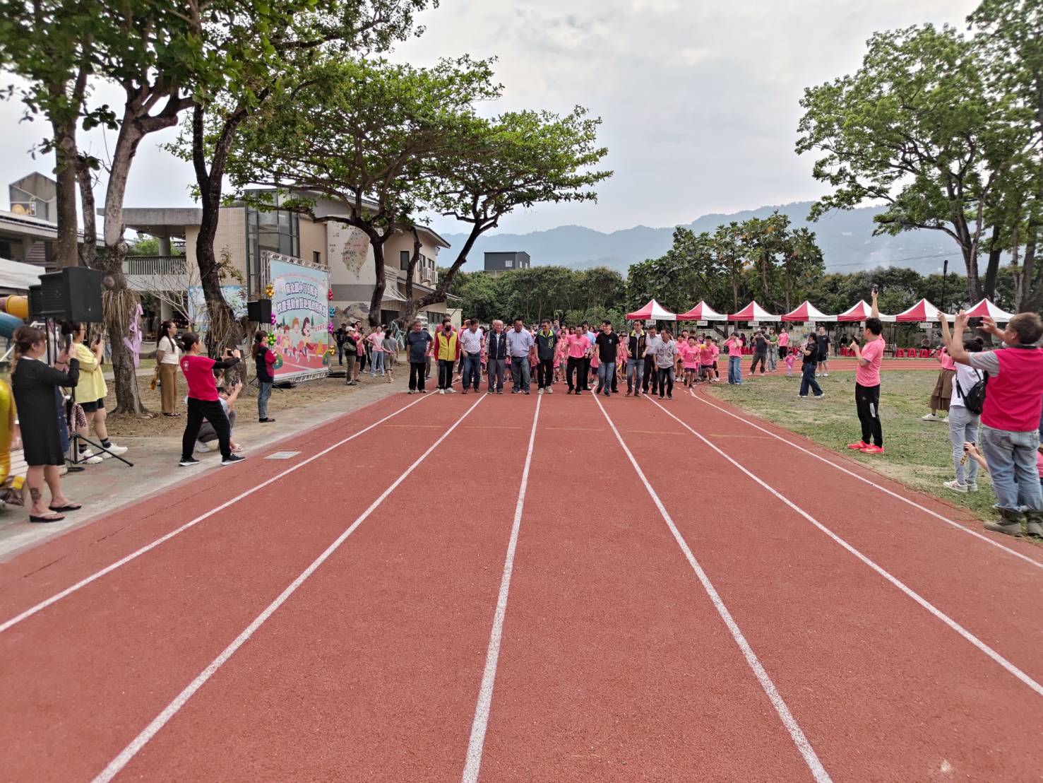 南化國小新設PU跑道正式啟用　挹注860萬打造安全永續優質運動場域