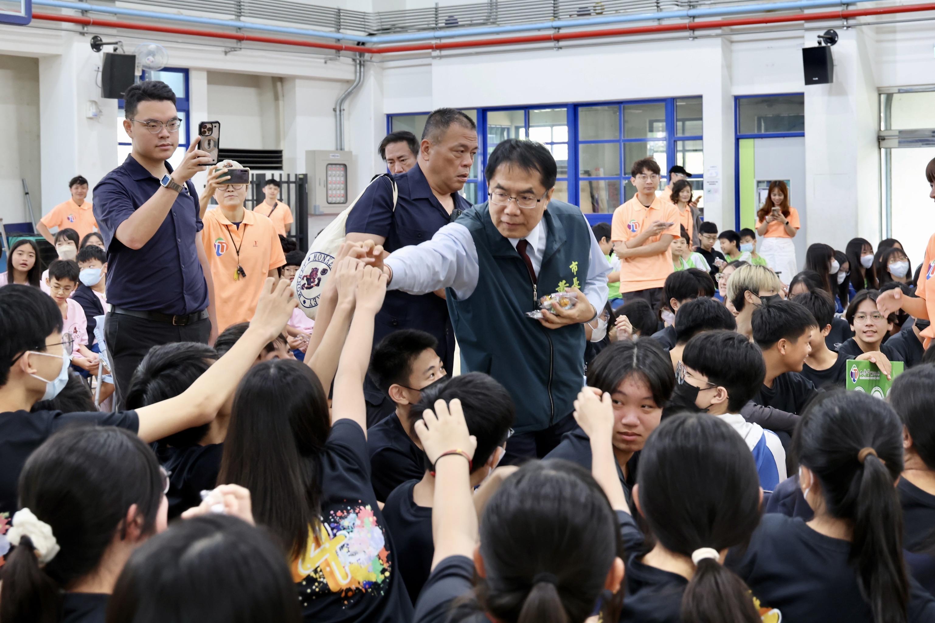 九份子國中小五周年校慶大玩「戶外探索」黃偉哲親臨獻祝福