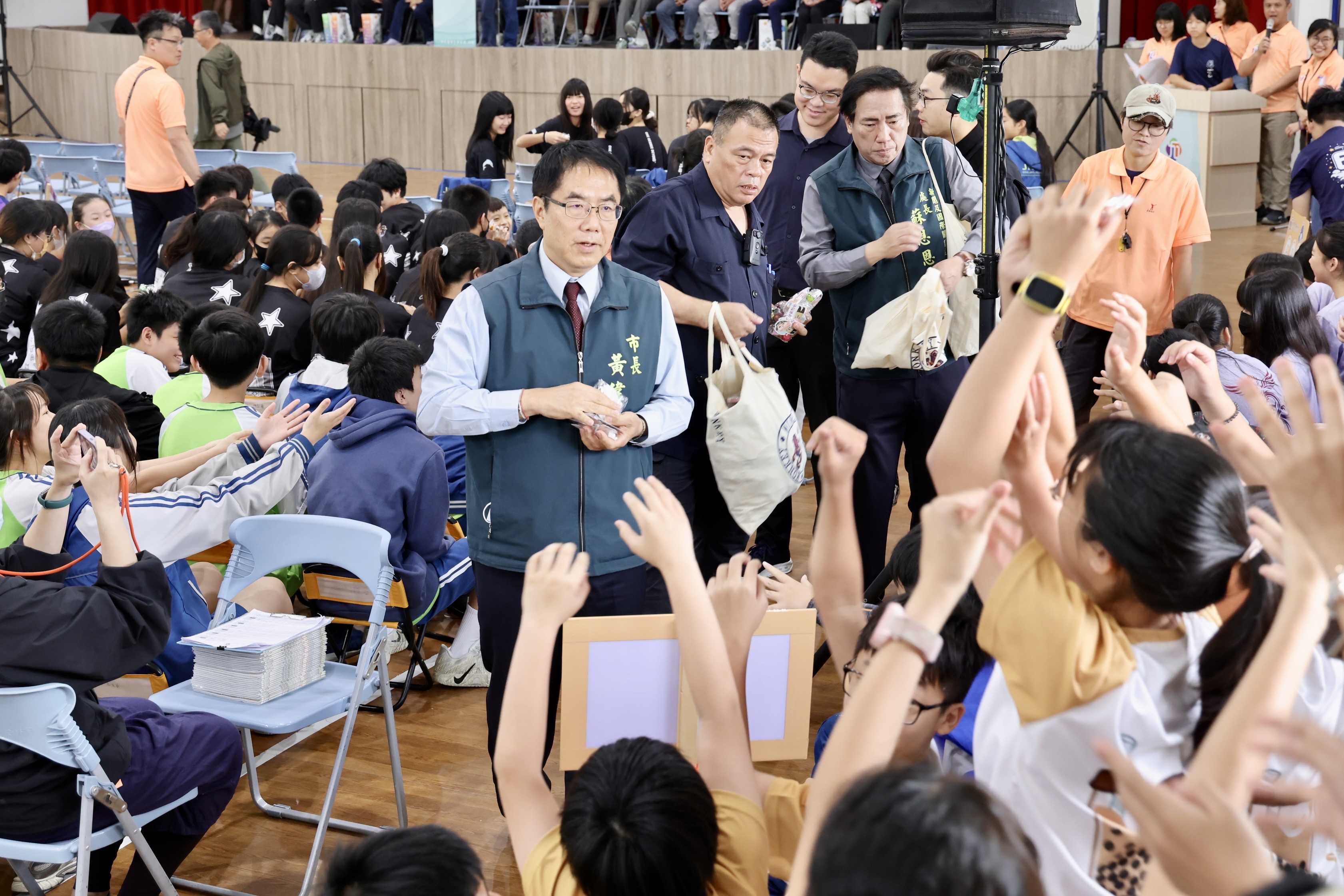 九份子國中小五周年校慶大玩「戶外探索」黃偉哲親臨獻祝福