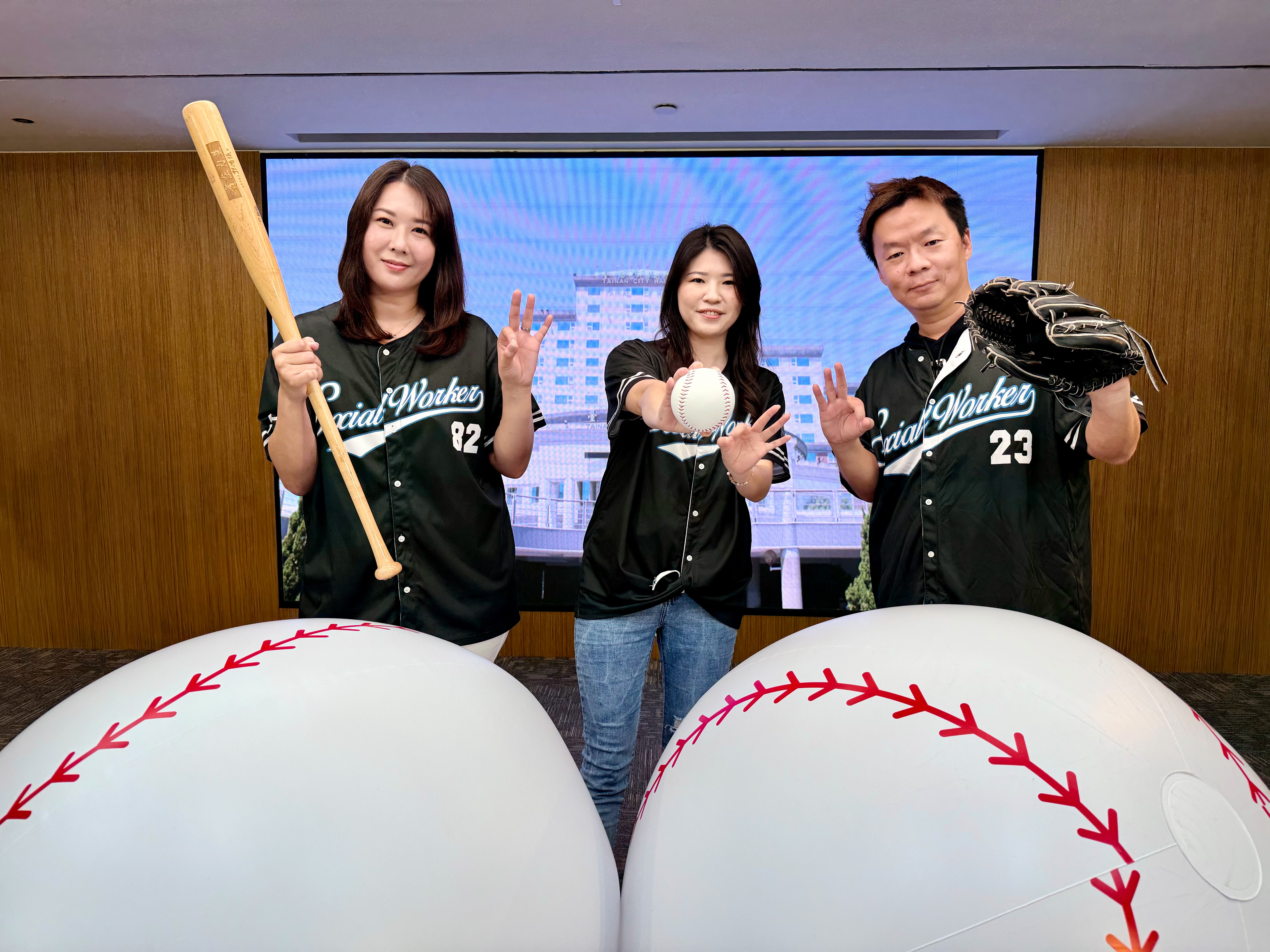 「守備城市每一個角落」黃偉哲感謝社工專業攜手打造溫暖安全網