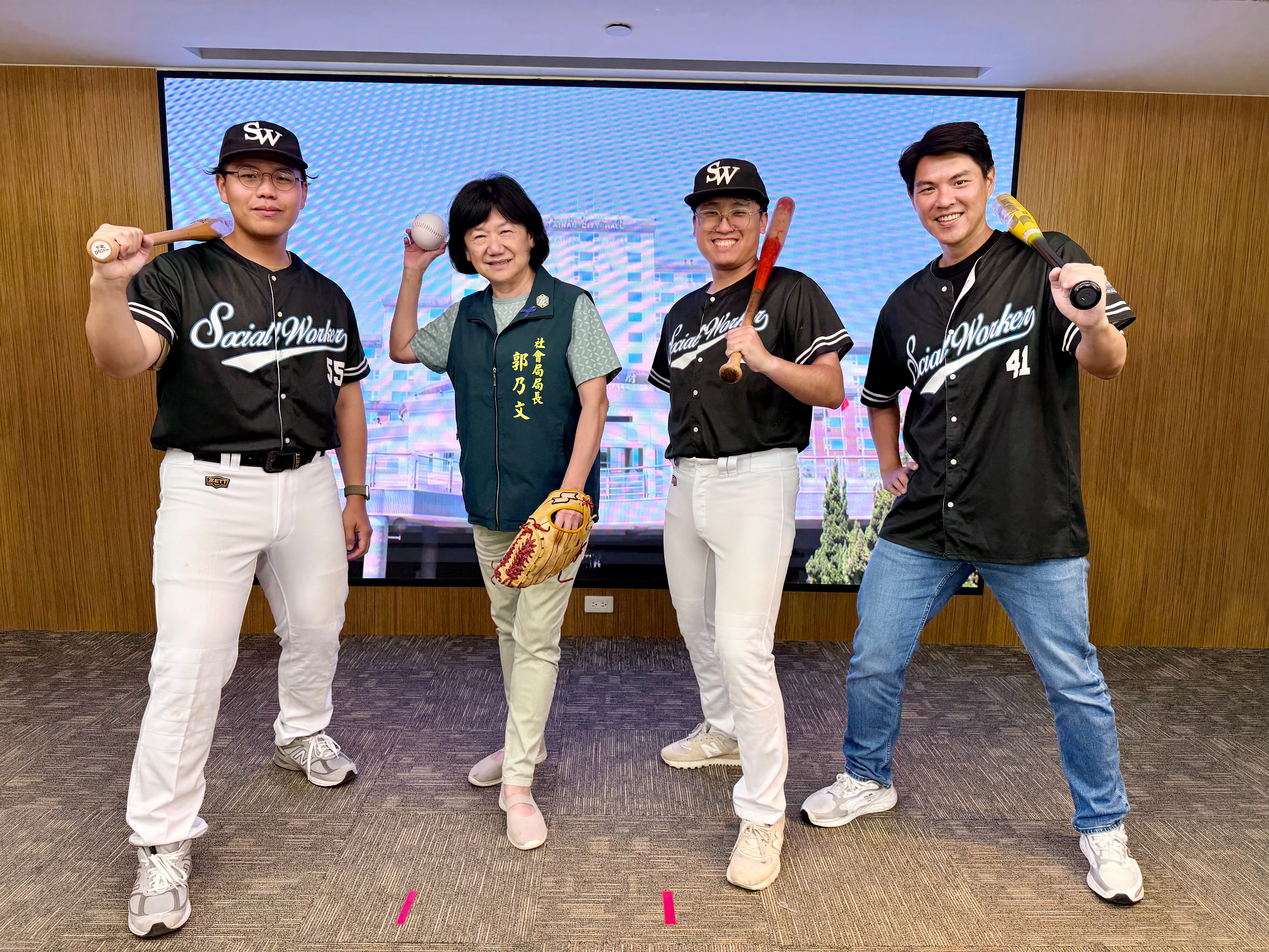 「守備城市每一個角落」黃偉哲感謝社工專業攜手打造溫暖安全網