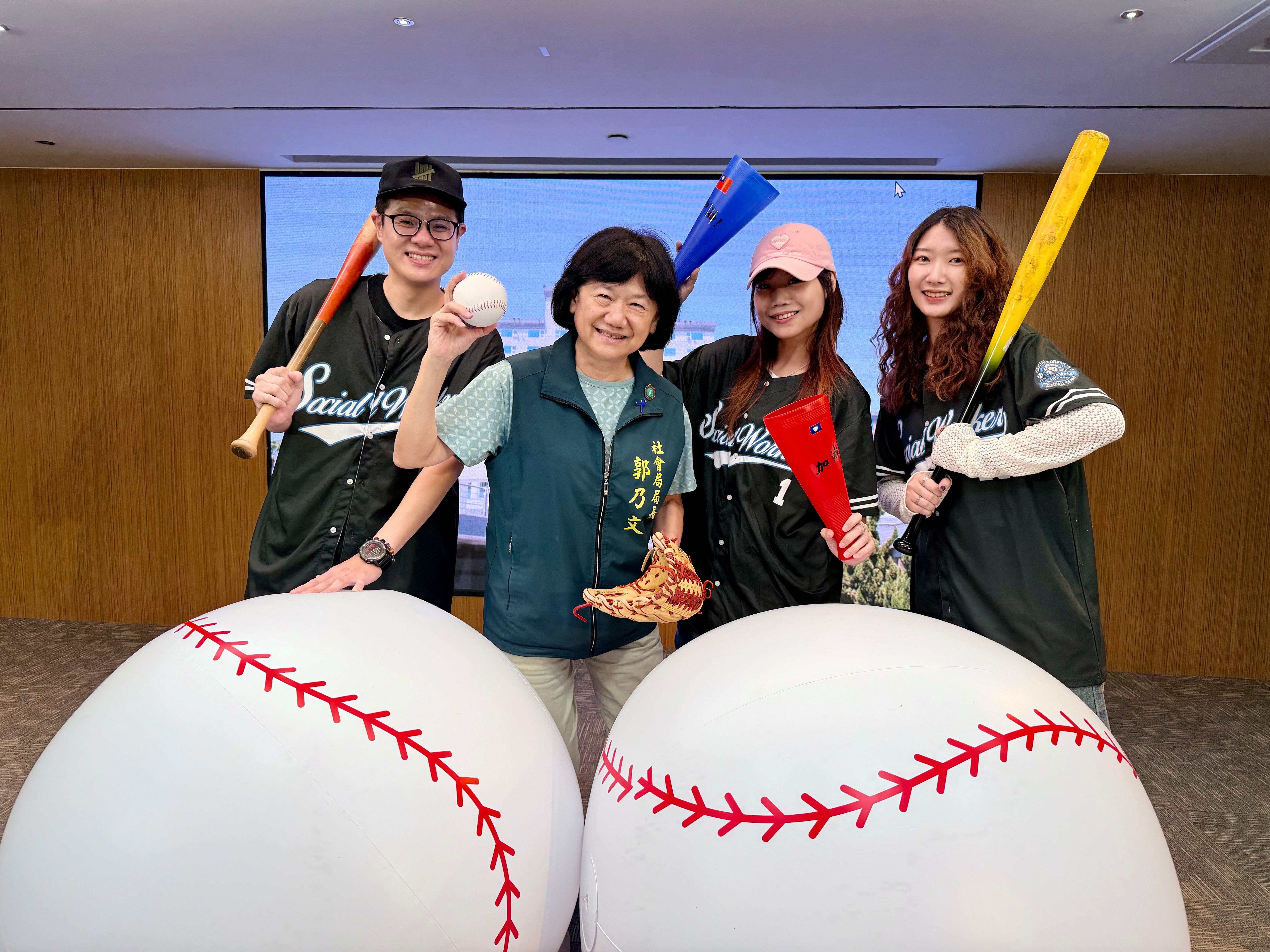 「守備城市每一個角落」黃偉哲感謝社工專業攜手打造溫暖安全網