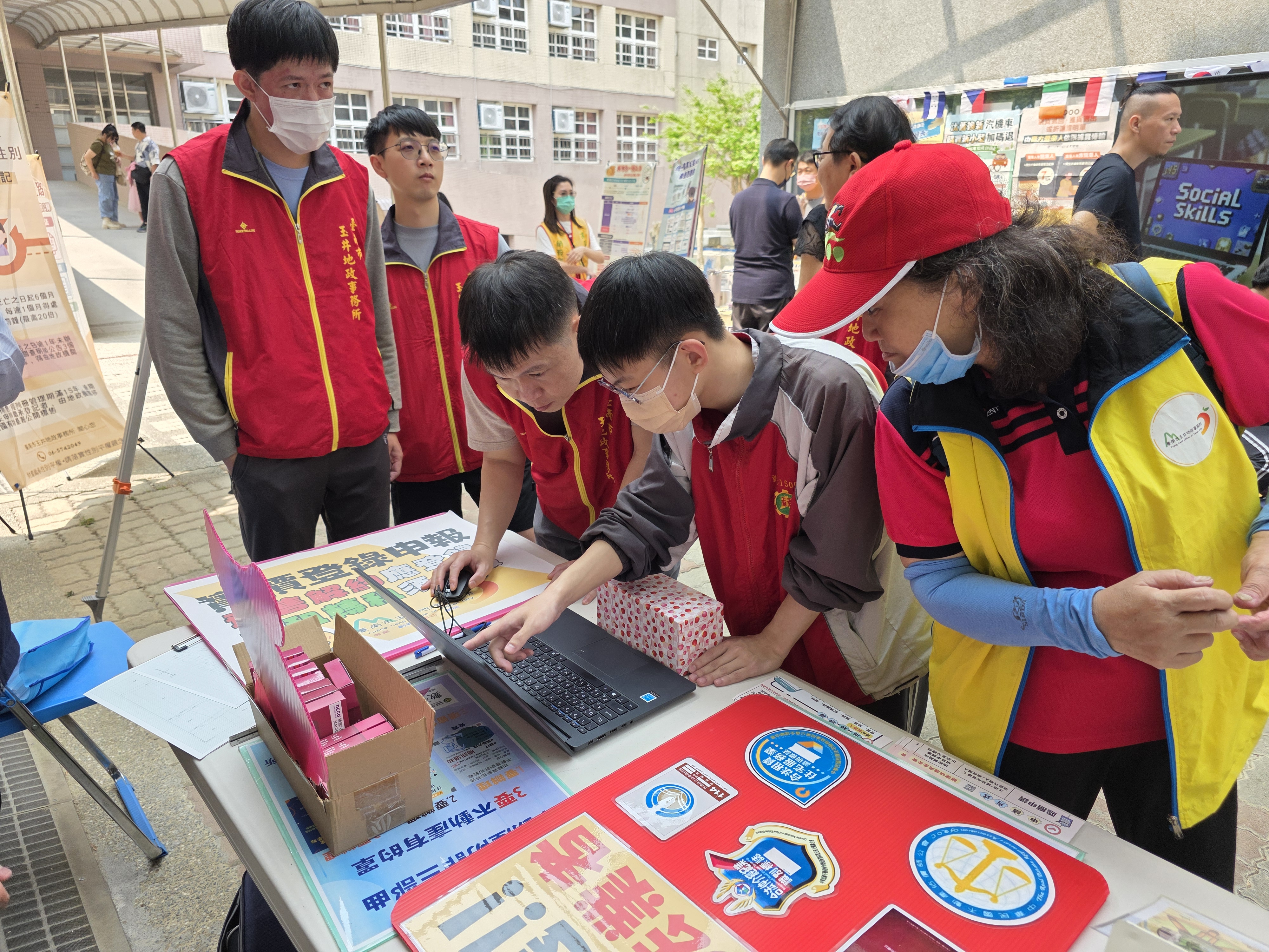 玉井地政結合園遊會 推廣測量知識 走入校園寓教於樂