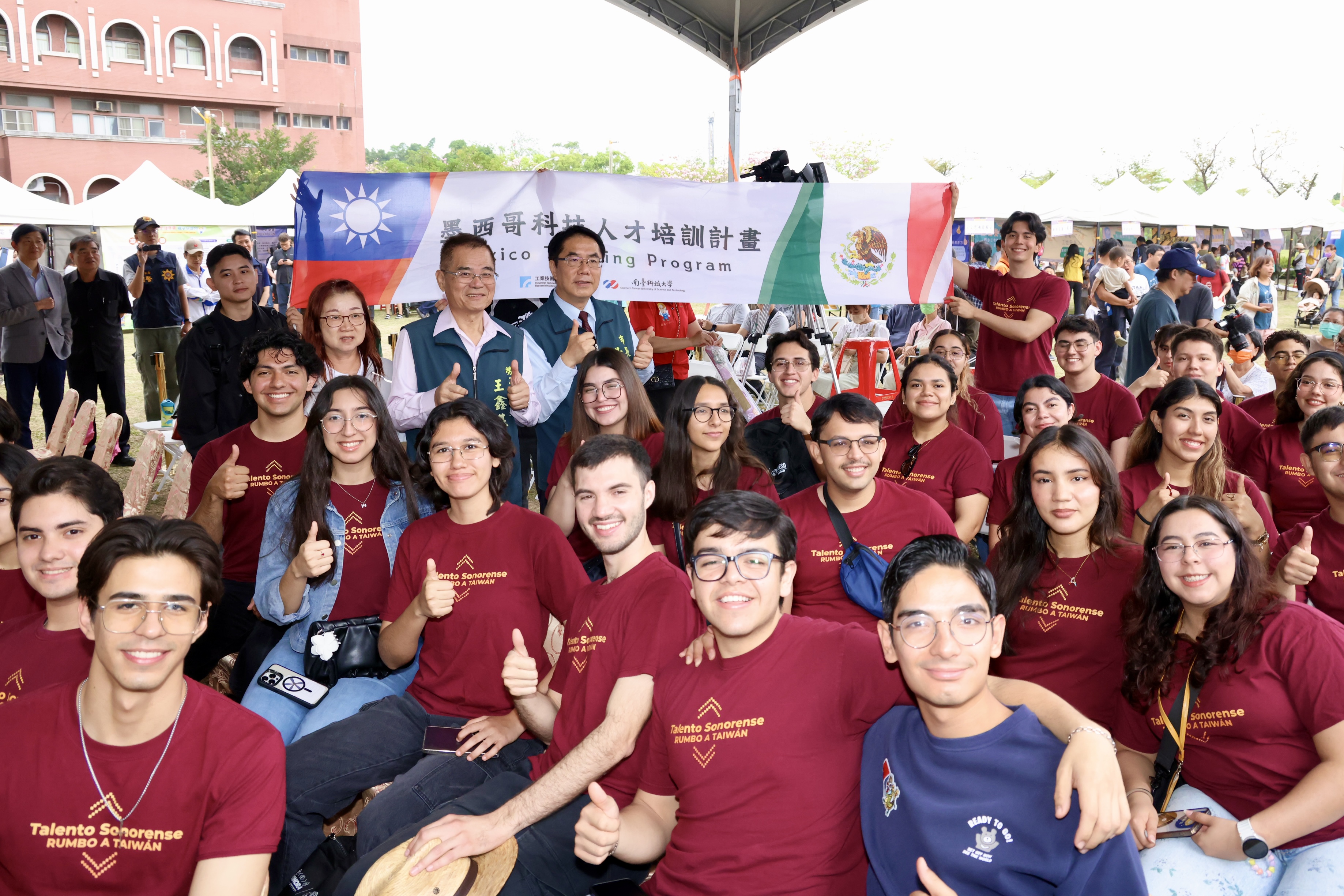 曾文市政園區舉辦職安闖關活動親子同樂 黃偉哲與市民歡慶兒童節