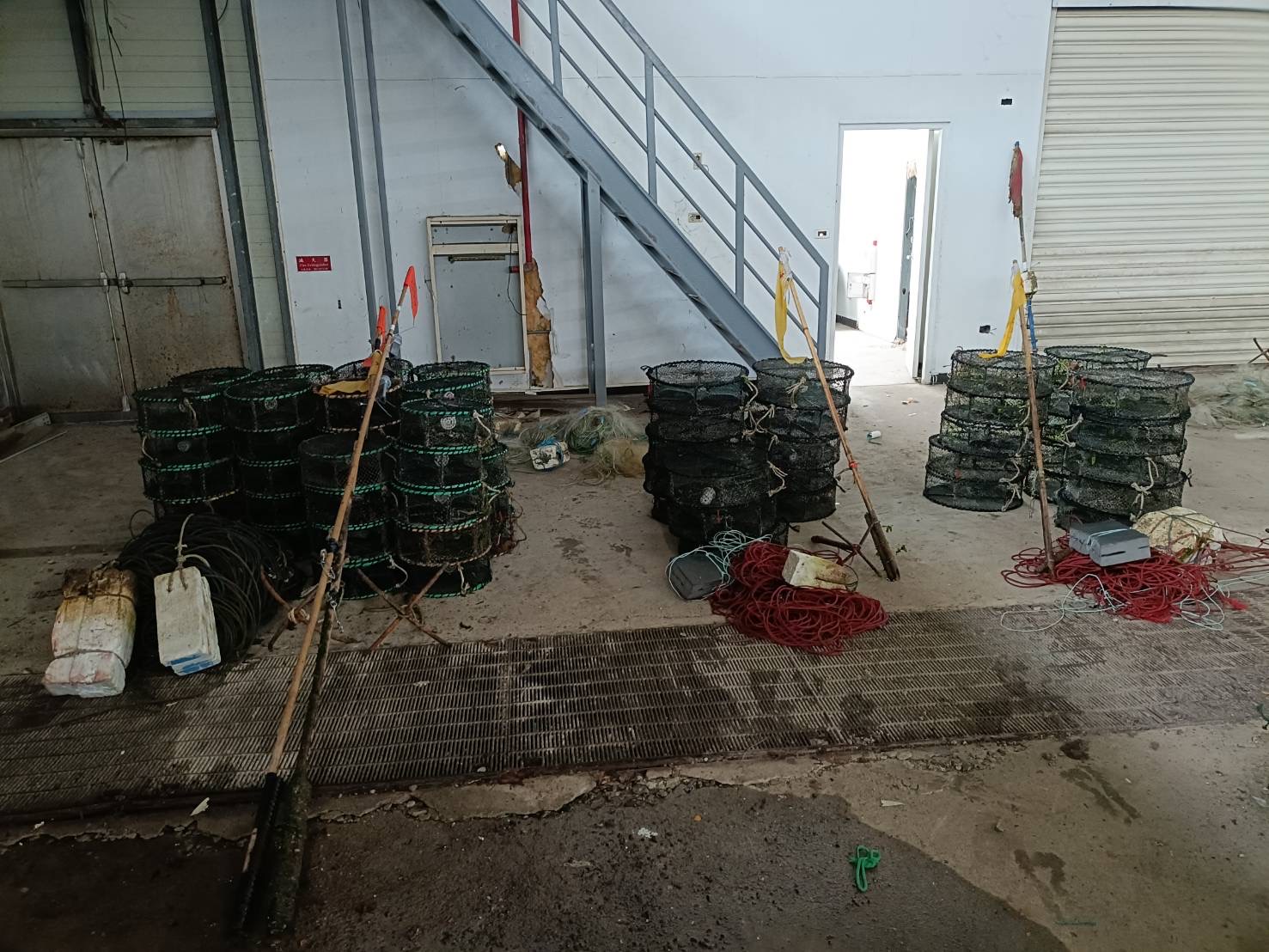 台南海域假日不打烊，取締非法漁業並扣留相關漁具