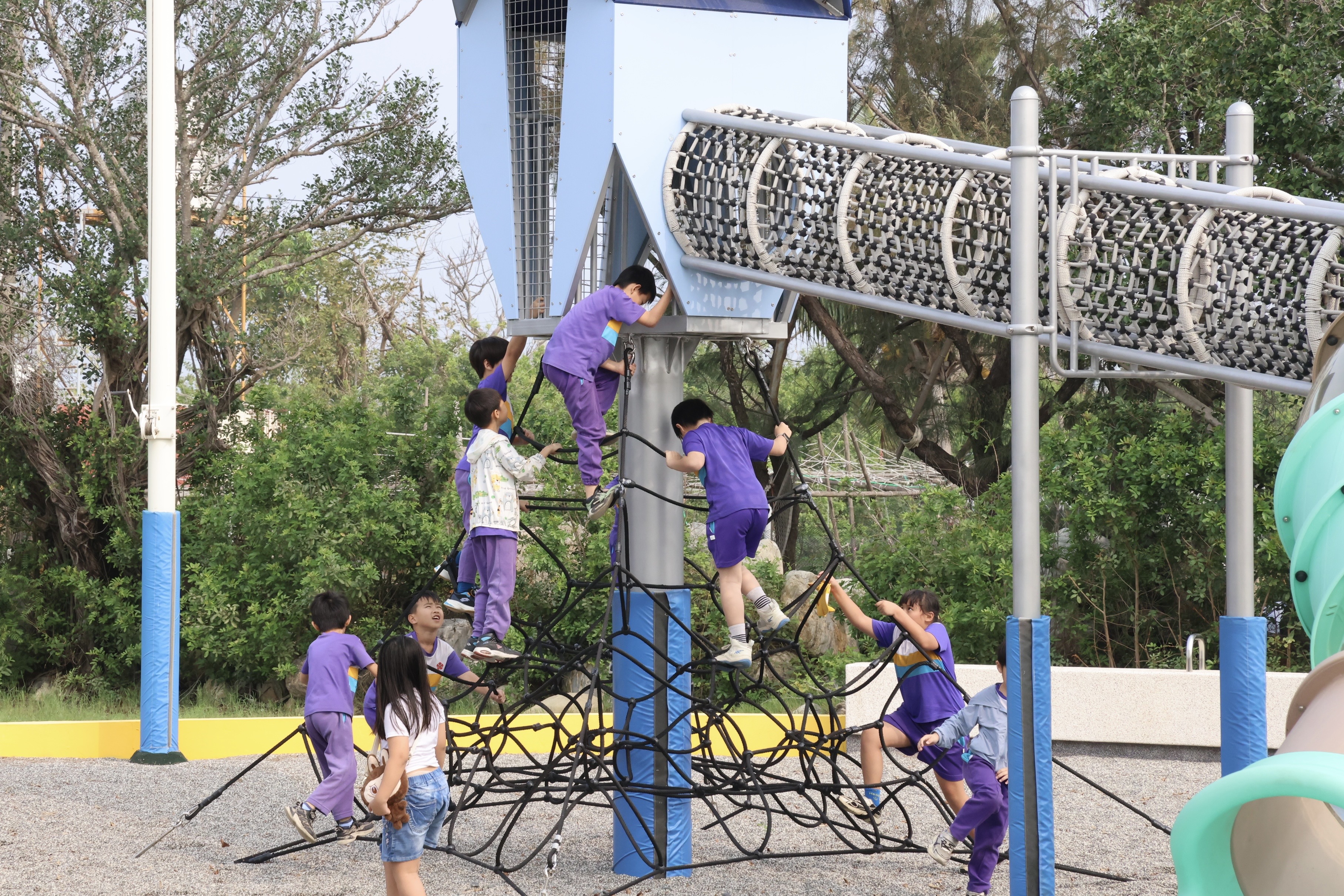 黃偉哲帶領小朋友開箱鄭成功紀念公園新遊具  打造安南區寓教於樂新亮點