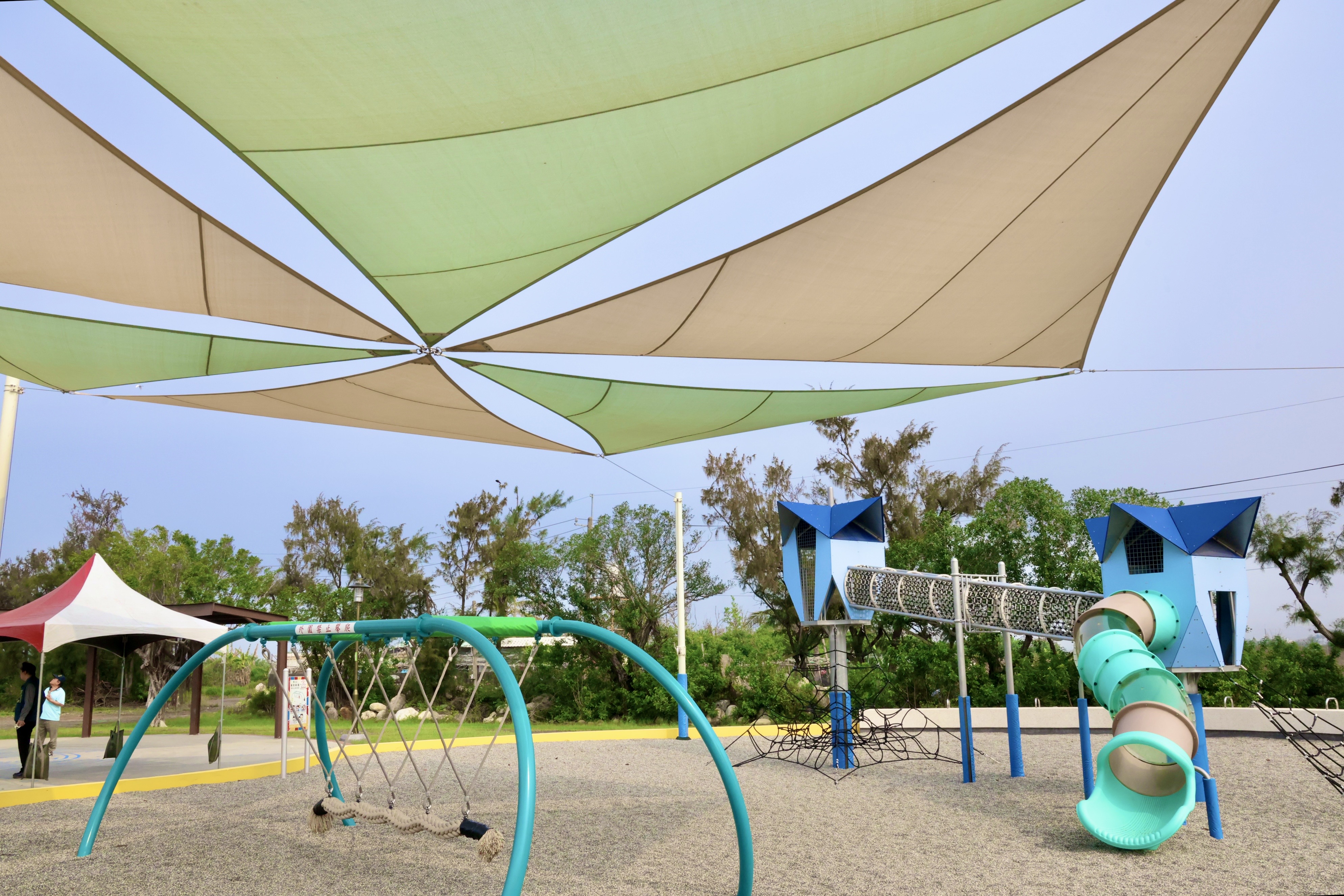 黃偉哲帶領小朋友開箱鄭成功紀念公園新遊具  打造安南區寓教於樂新亮點