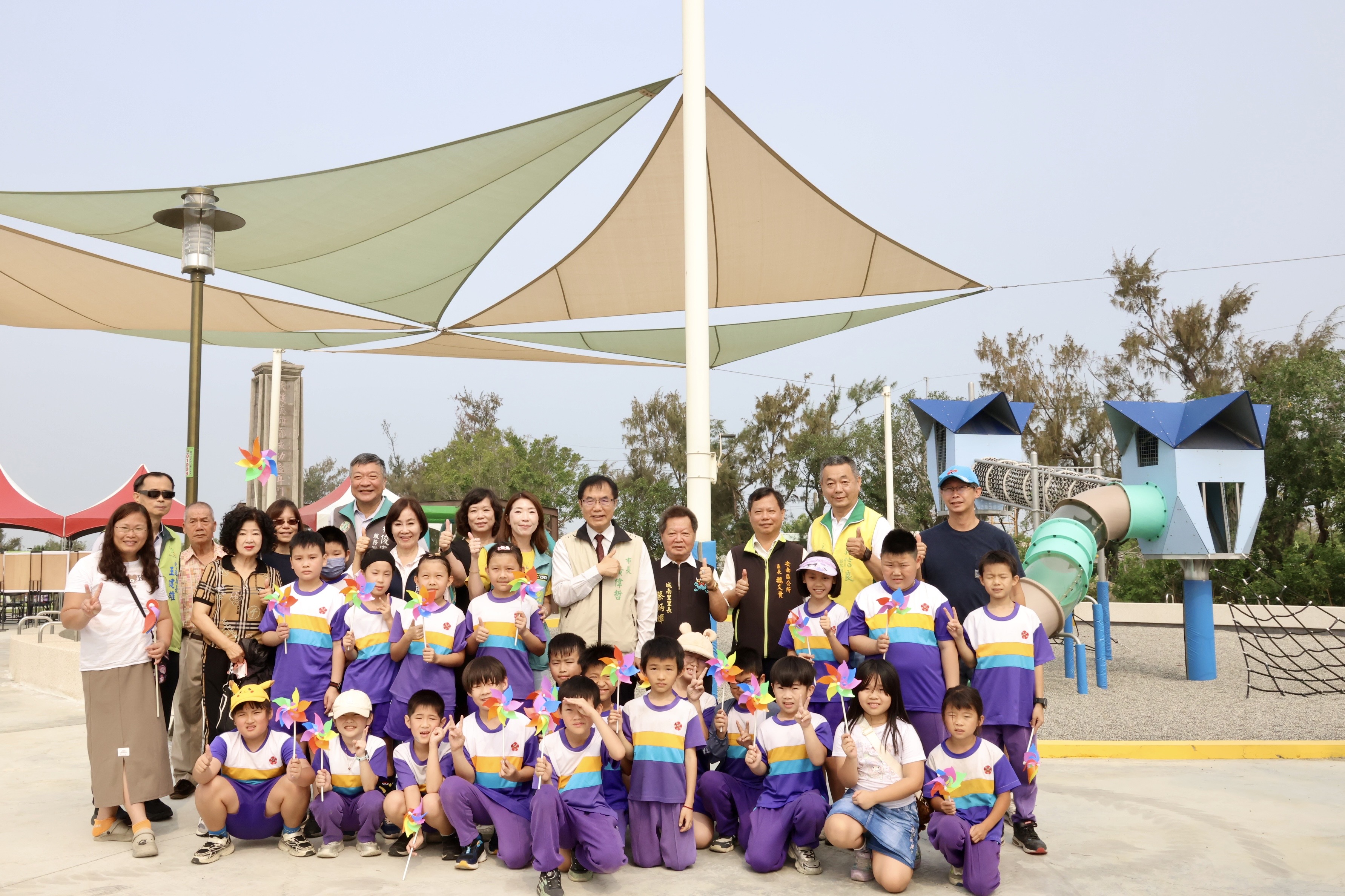 黃偉哲帶領小朋友開箱鄭成功紀念公園新遊具  打造安南區寓教於樂新亮點