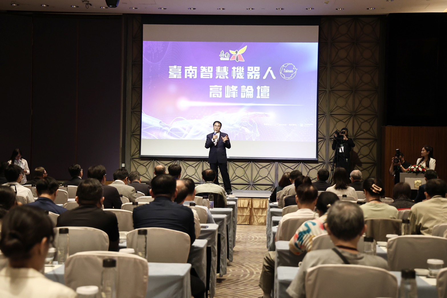 台南智慧機器人高峰論壇登場  黃偉哲：盼結合產官學研尋找南市關鍵定位