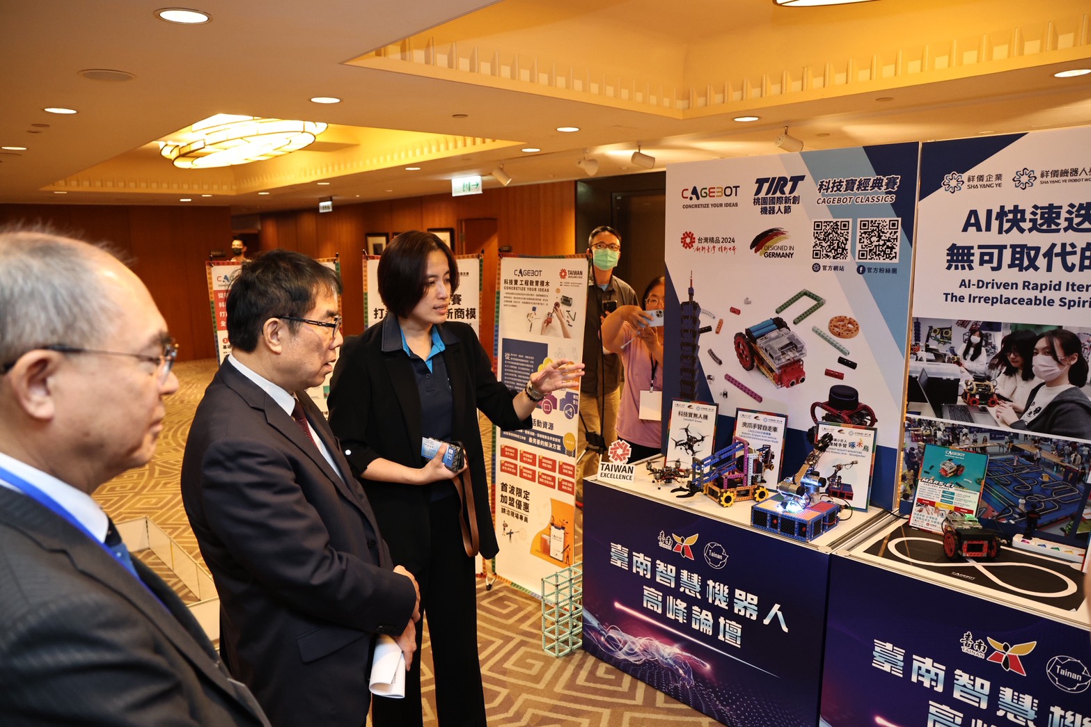 台南智慧機器人高峰論壇登場  黃偉哲：盼結合產官學研尋找南市關鍵定位