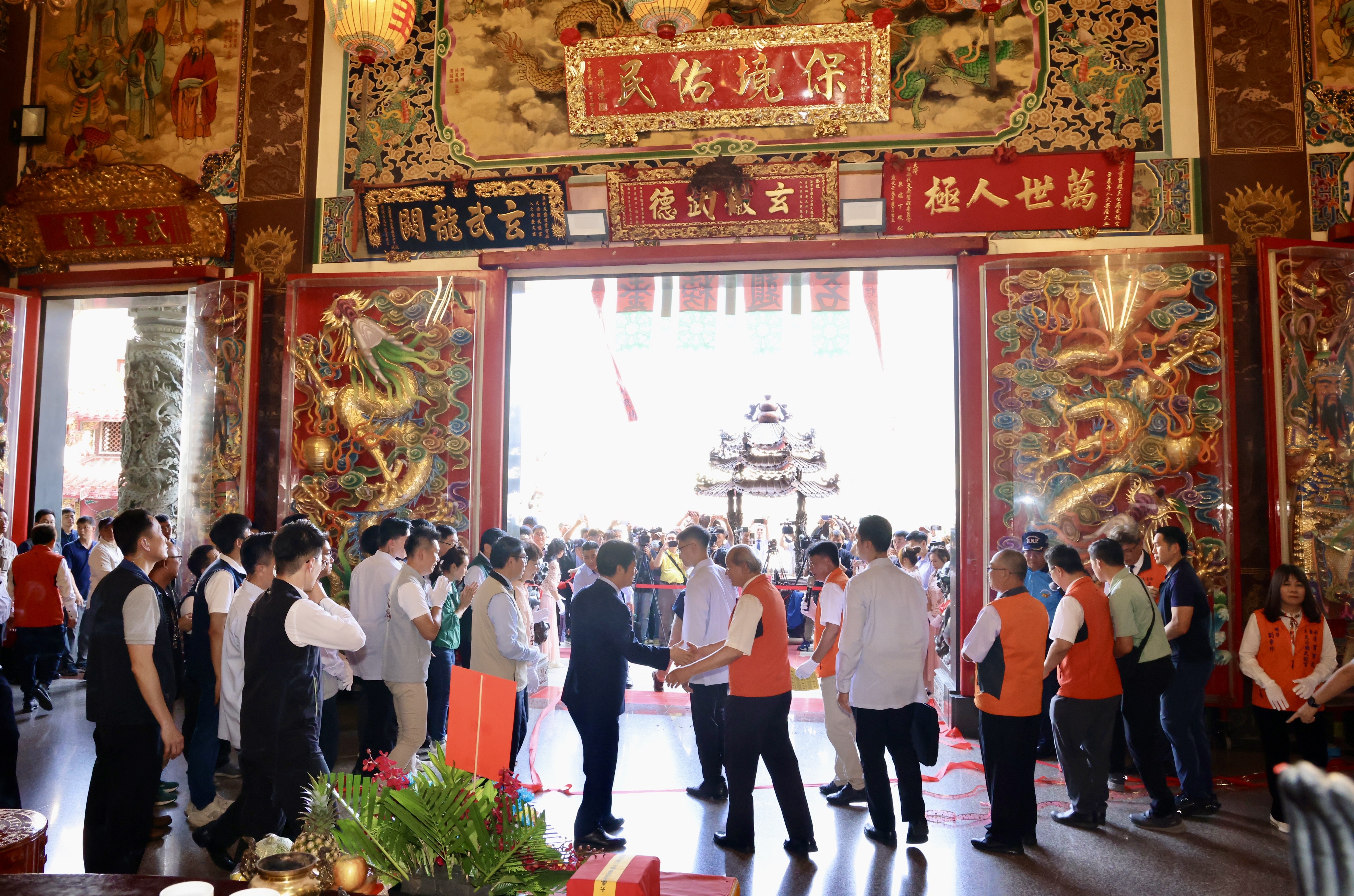 黃偉哲陪同賴總統赴台南西來庵、武龍宮、武德宮贈匾揭牌　共祈福盼國泰民安