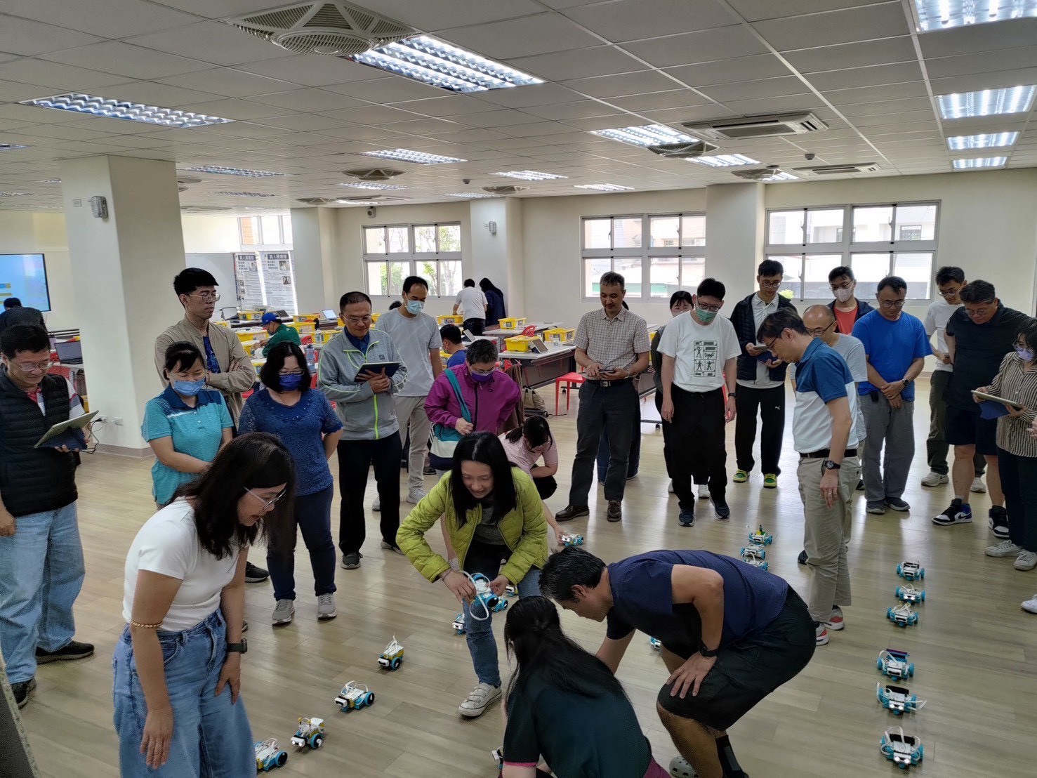 不只學生學機器人 臺南辦機器人教師研習 把科技帶進課堂