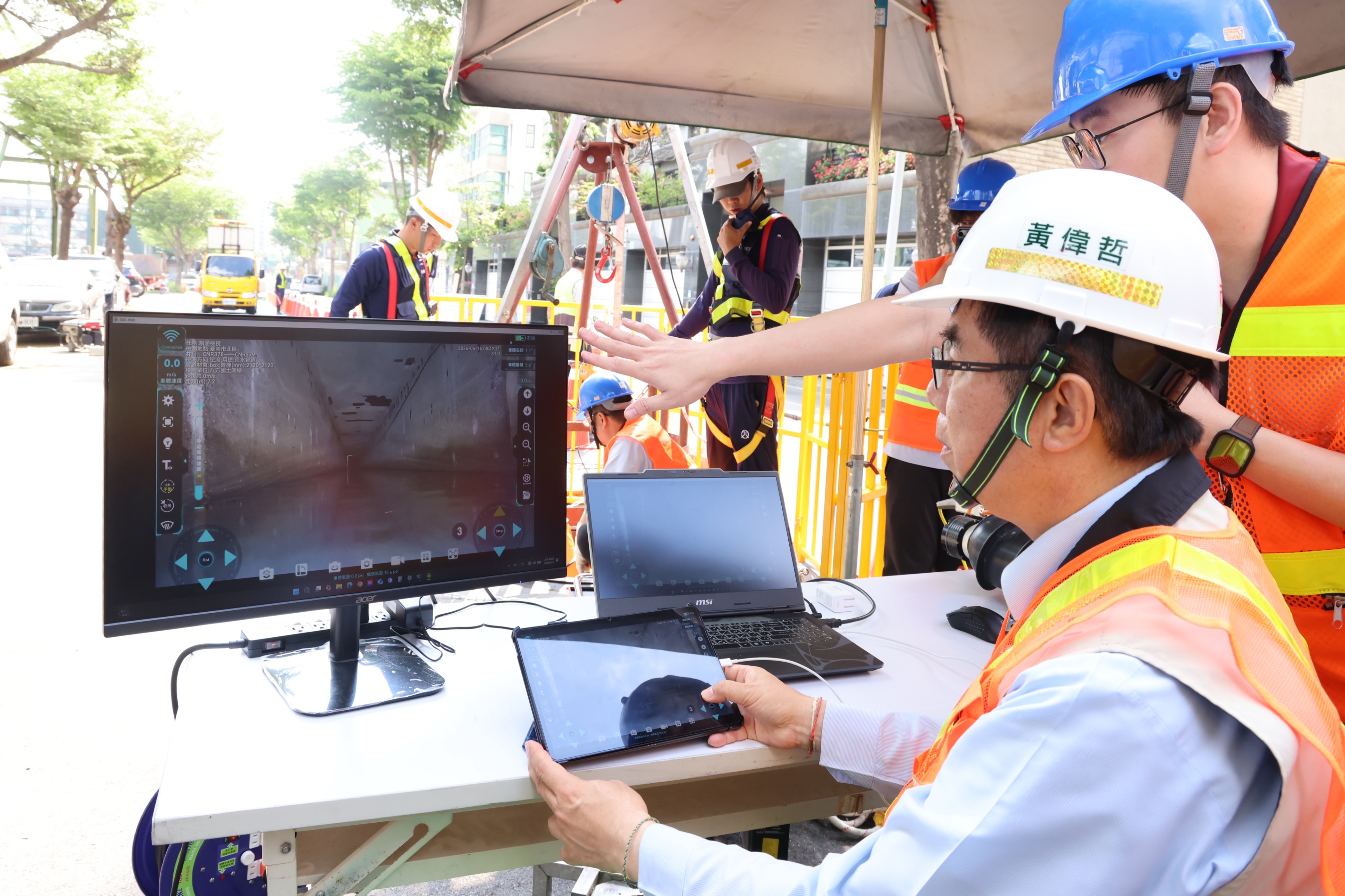 台南結合AI科技防洪   汛期將至黃偉哲操作TV車檢視下水道清淤成效