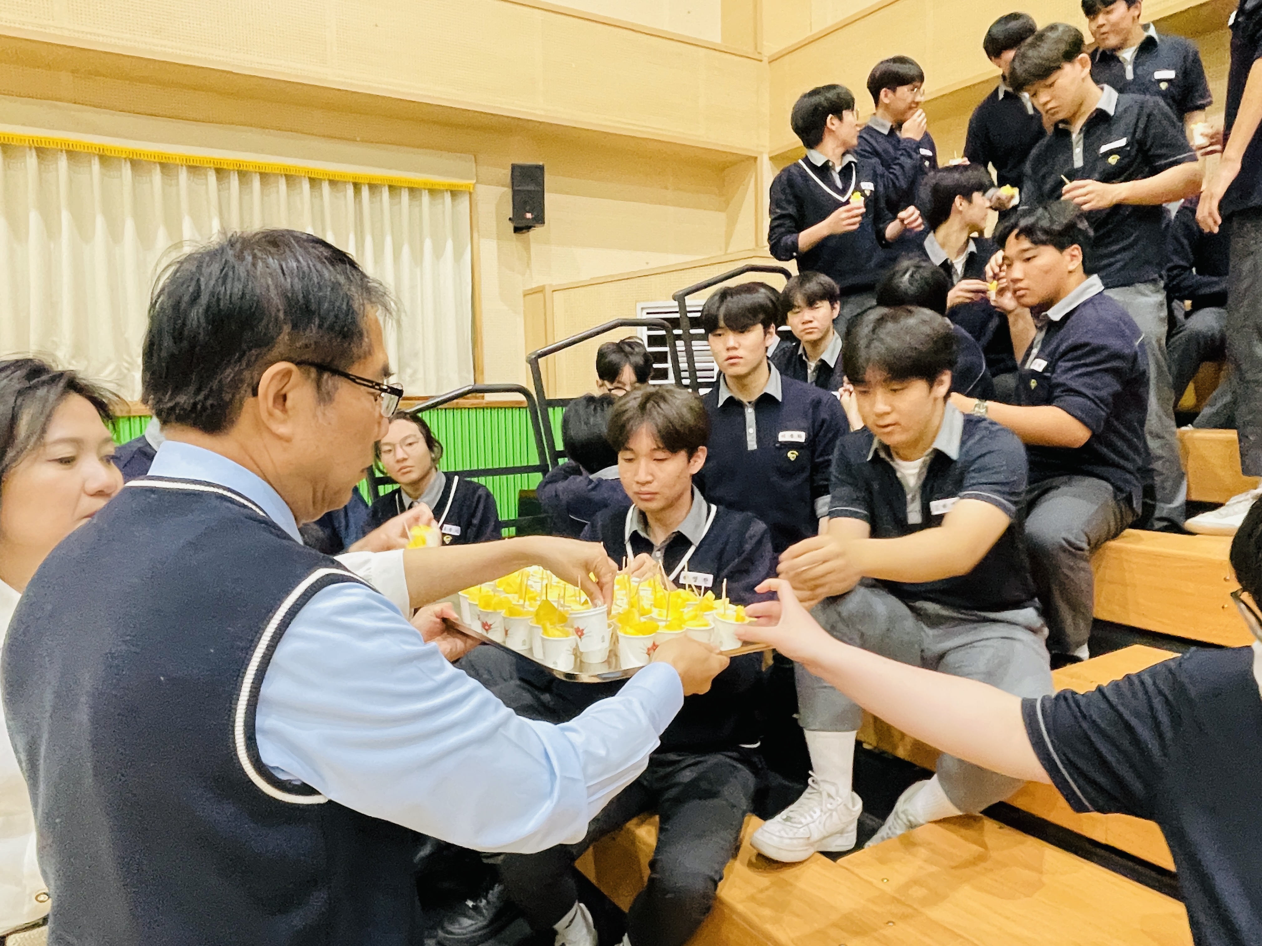 台南鳳梨魅力攻陷韓國！平澤高中生喜愛，黃偉哲促成推廣