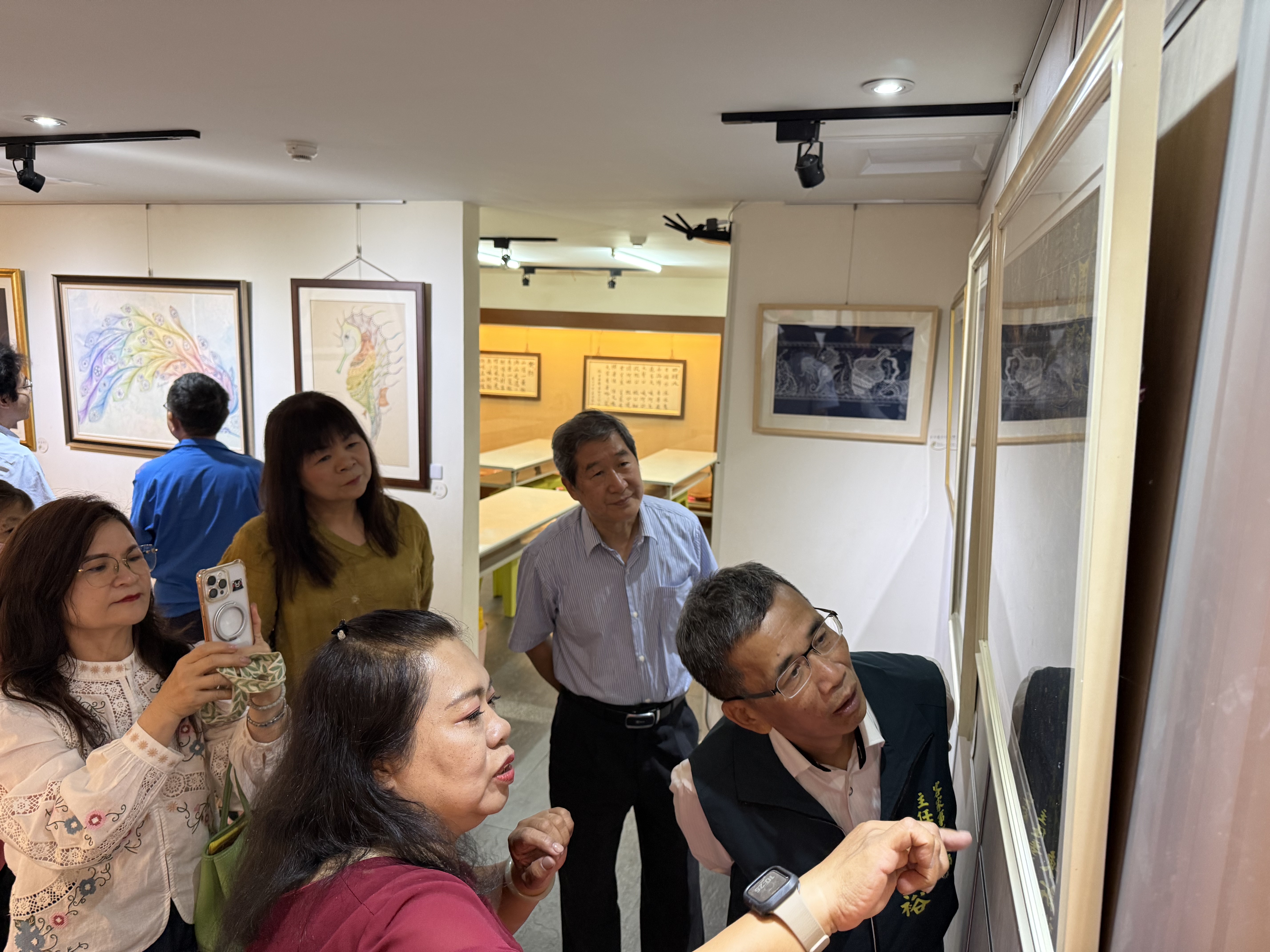 南瀛客家文化會館「纏繞靜心 禪繞之美」林玉雪禪繞畫師生展開幕