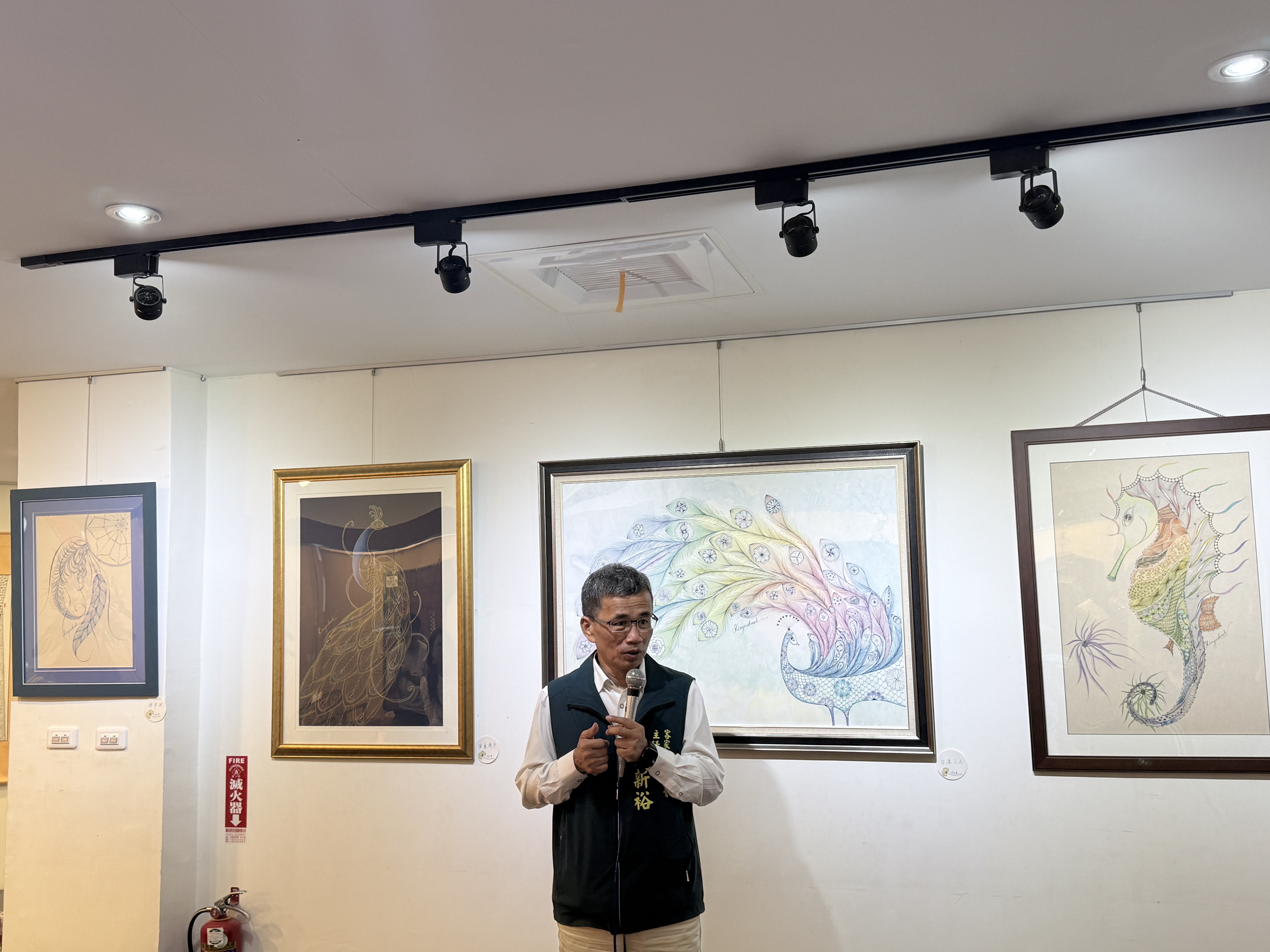 南瀛客家文化會館「纏繞靜心 禪繞之美」林玉雪禪繞畫師生展開幕