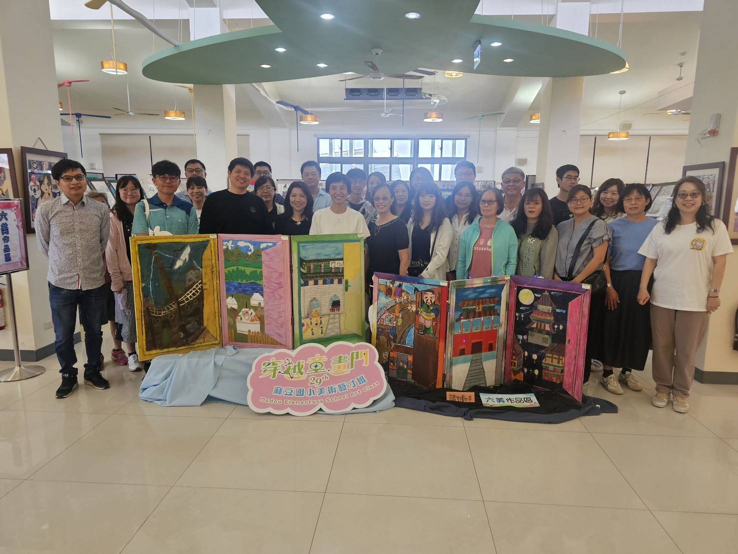 「穿越童畫門，少年回魂喔！」麻豆區國中小美術班成果展177位學生展出820件作品穿越童畫門感受少年創作靈魂