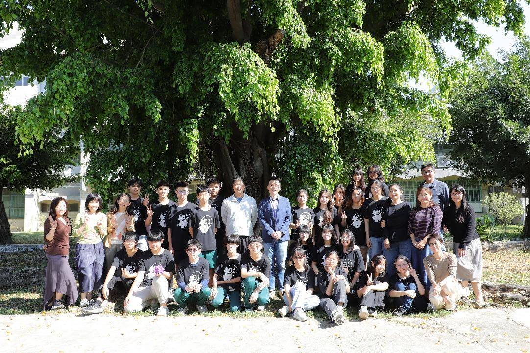 「穿越童畫門，少年回魂喔！」麻豆區國中小美術班成果展177位學生展出820件作品穿越童畫門感受少年創作靈魂