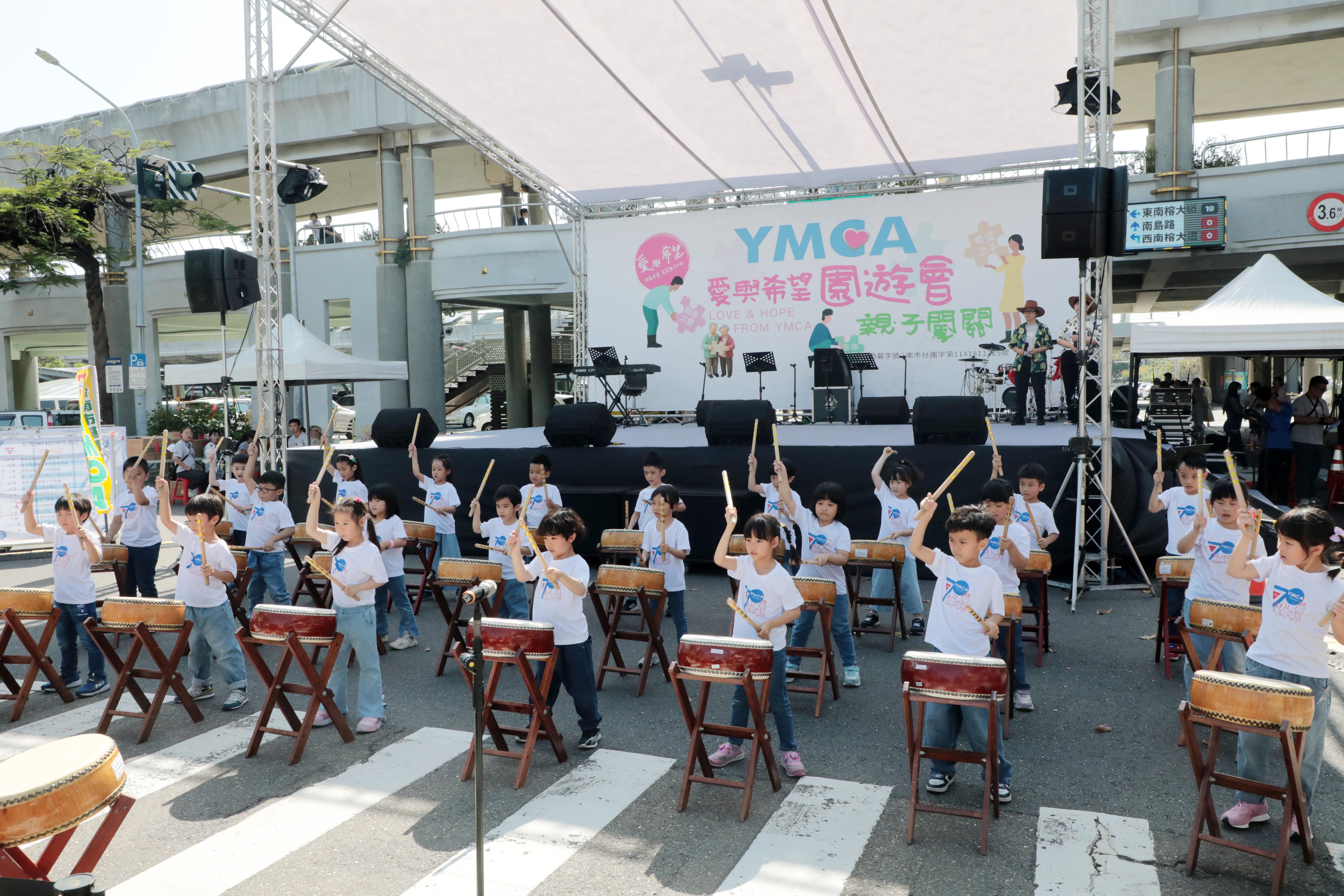 台南YMCA迎來71週年「愛與希望園遊會暨親子闖關活動」 黃偉哲邀以行動支持公益