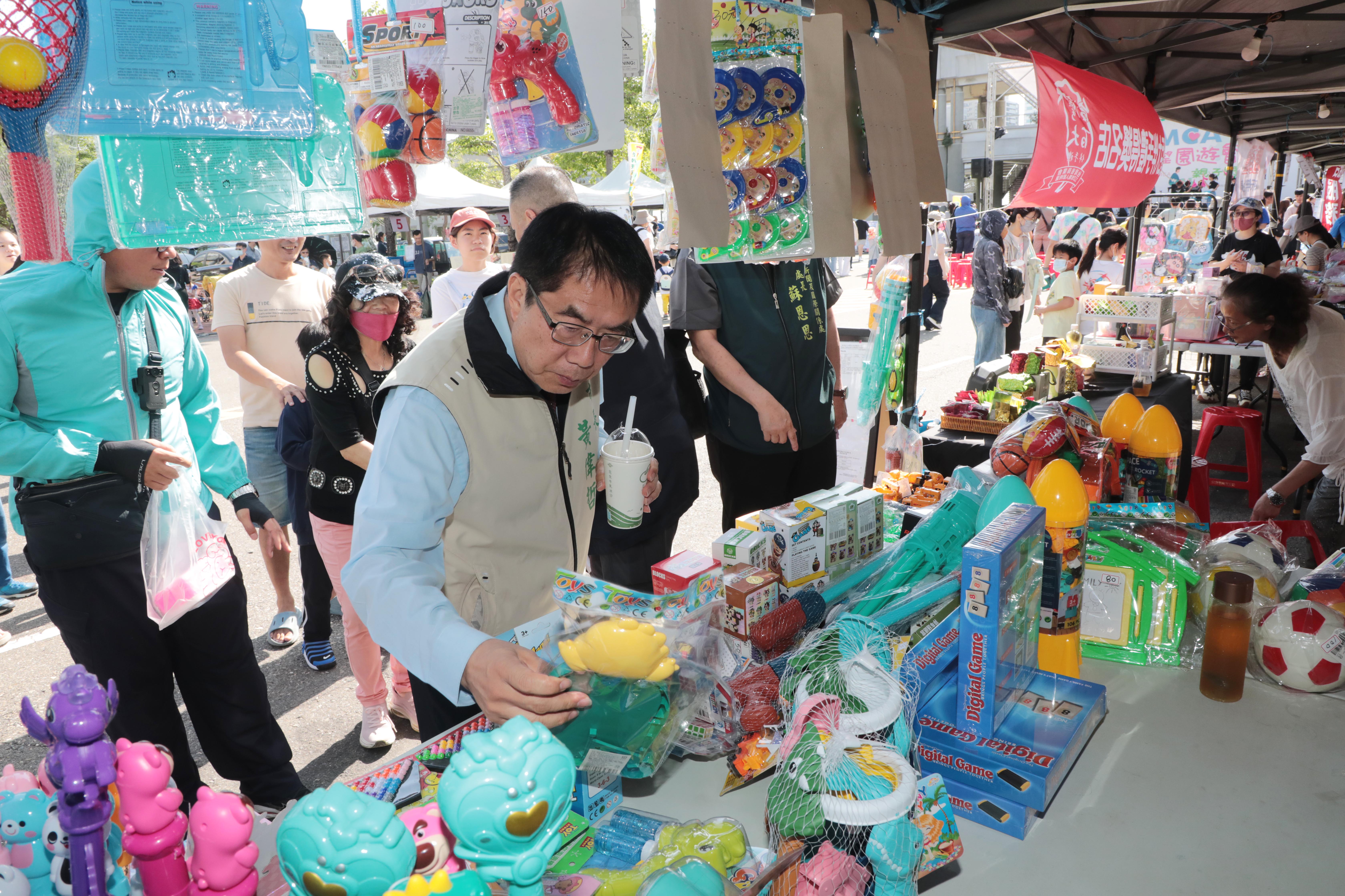 台南YMCA迎來71週年「愛與希望園遊會暨親子闖關活動」 黃偉哲邀以行動支持公益