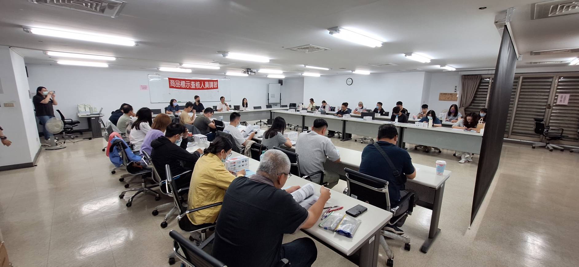 稽查、講習、評核三管齊下，臺南市政府全方位落實商品標示法規