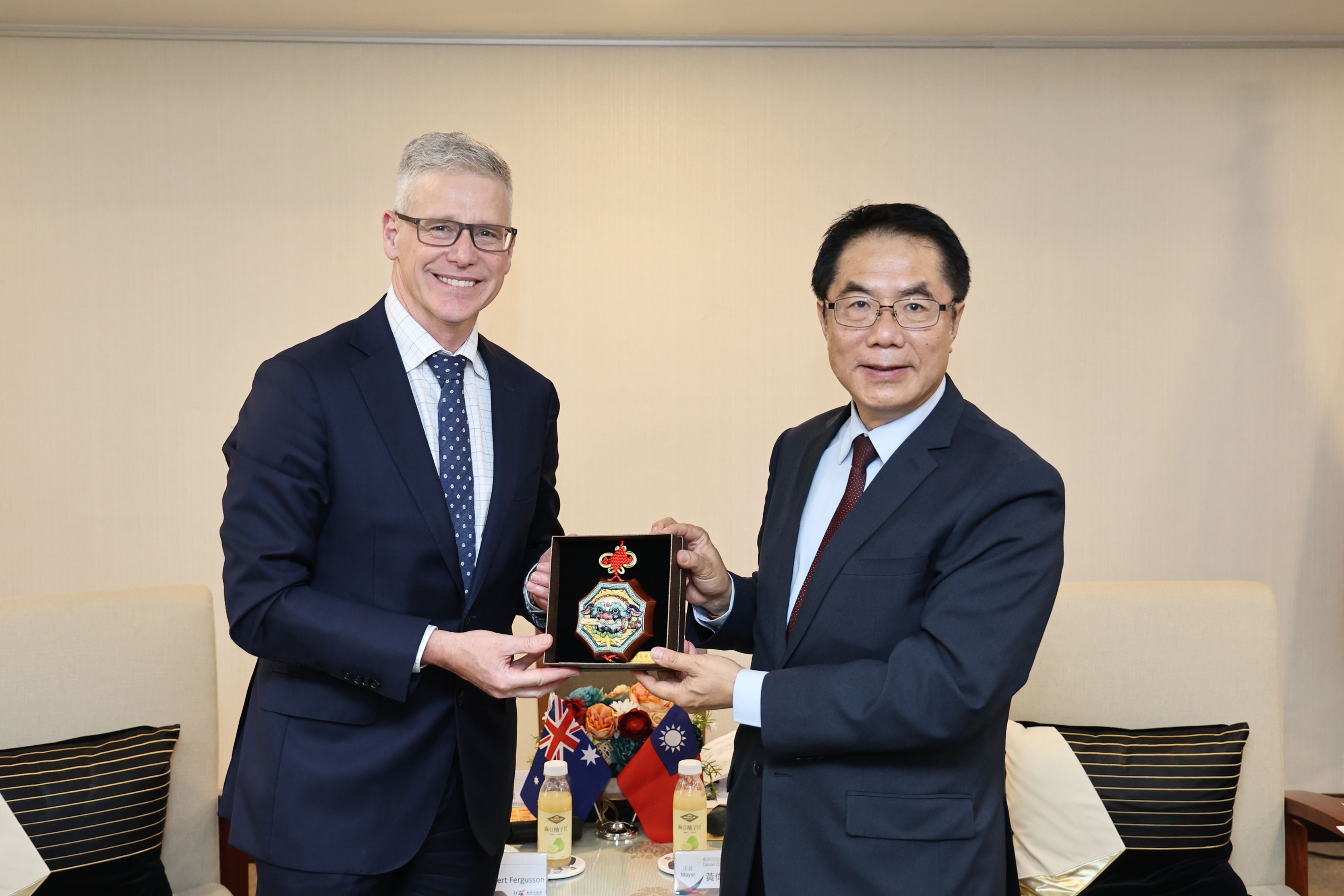澳洲駐台代表馮國斌拜會黃偉哲　盼深化多元領域合作交流