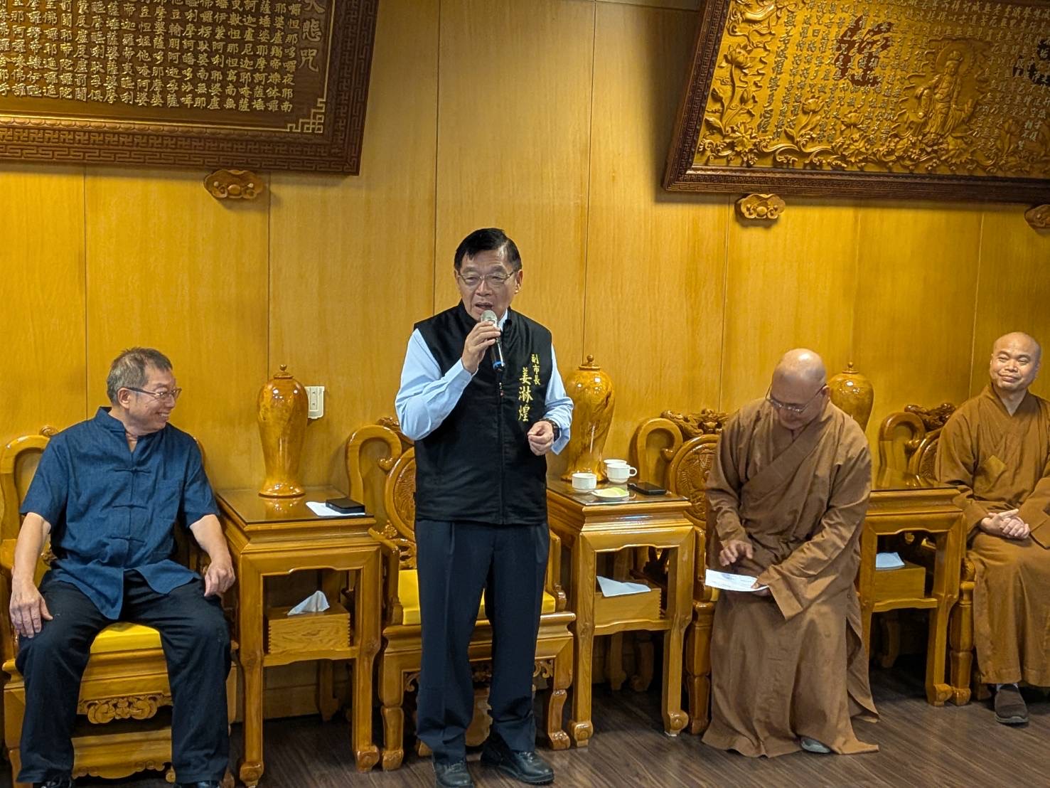 同鄉會貴賓齊聚大仙寺贈畫　深化文化交流與宗教情誼