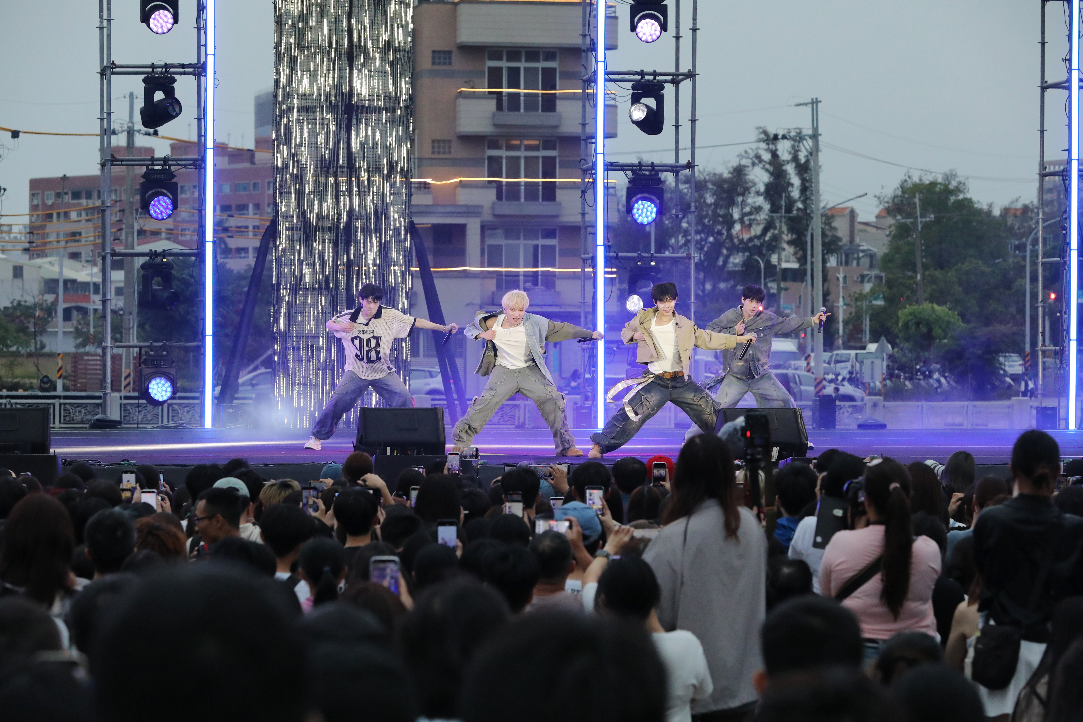 運河百年戶外音樂祭3.5萬人次High翻現場 黃偉哲邀全民共度五一連假