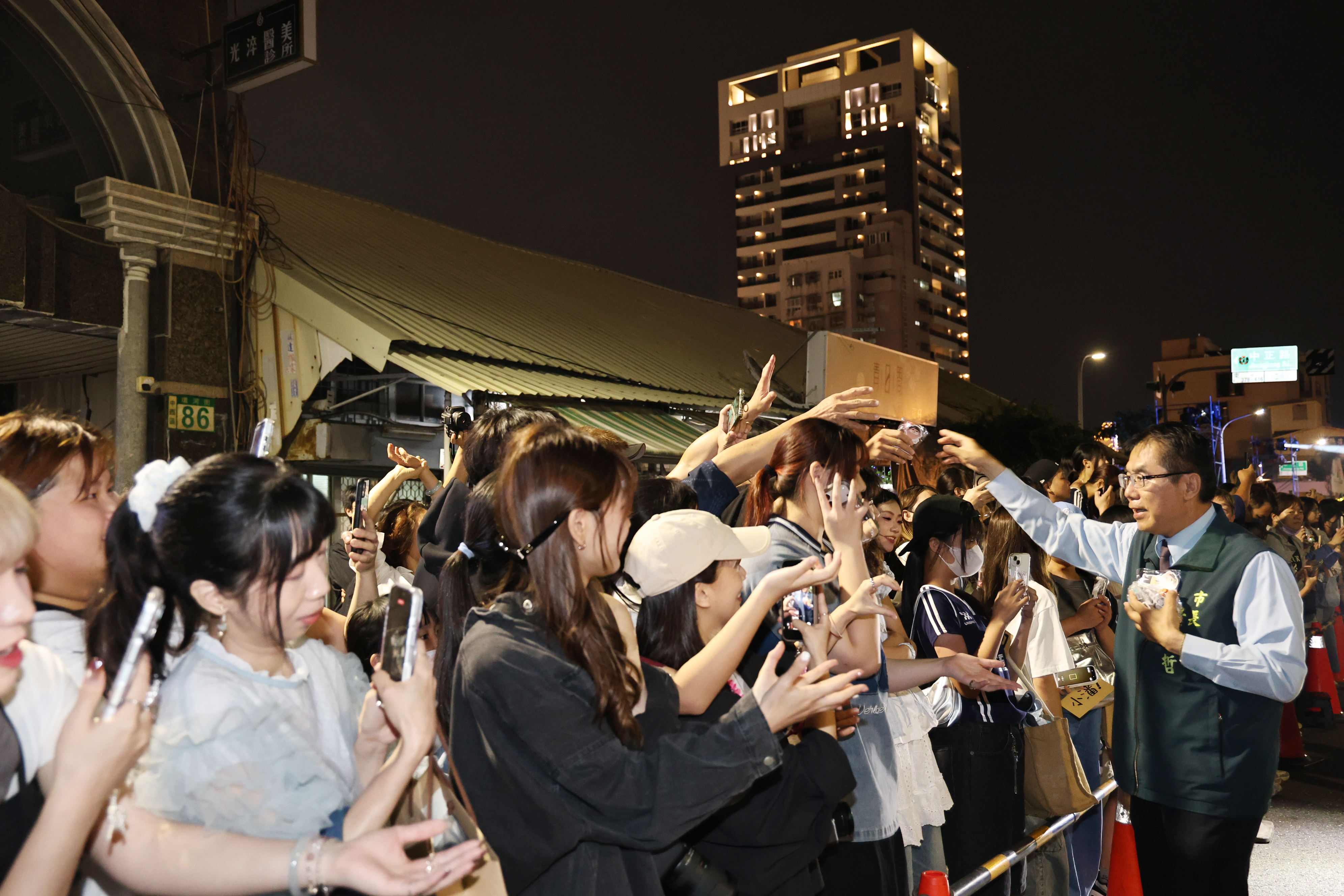 運河百年戶外音樂祭3.5萬人次High翻現場 黃偉哲邀全民共度五一連假