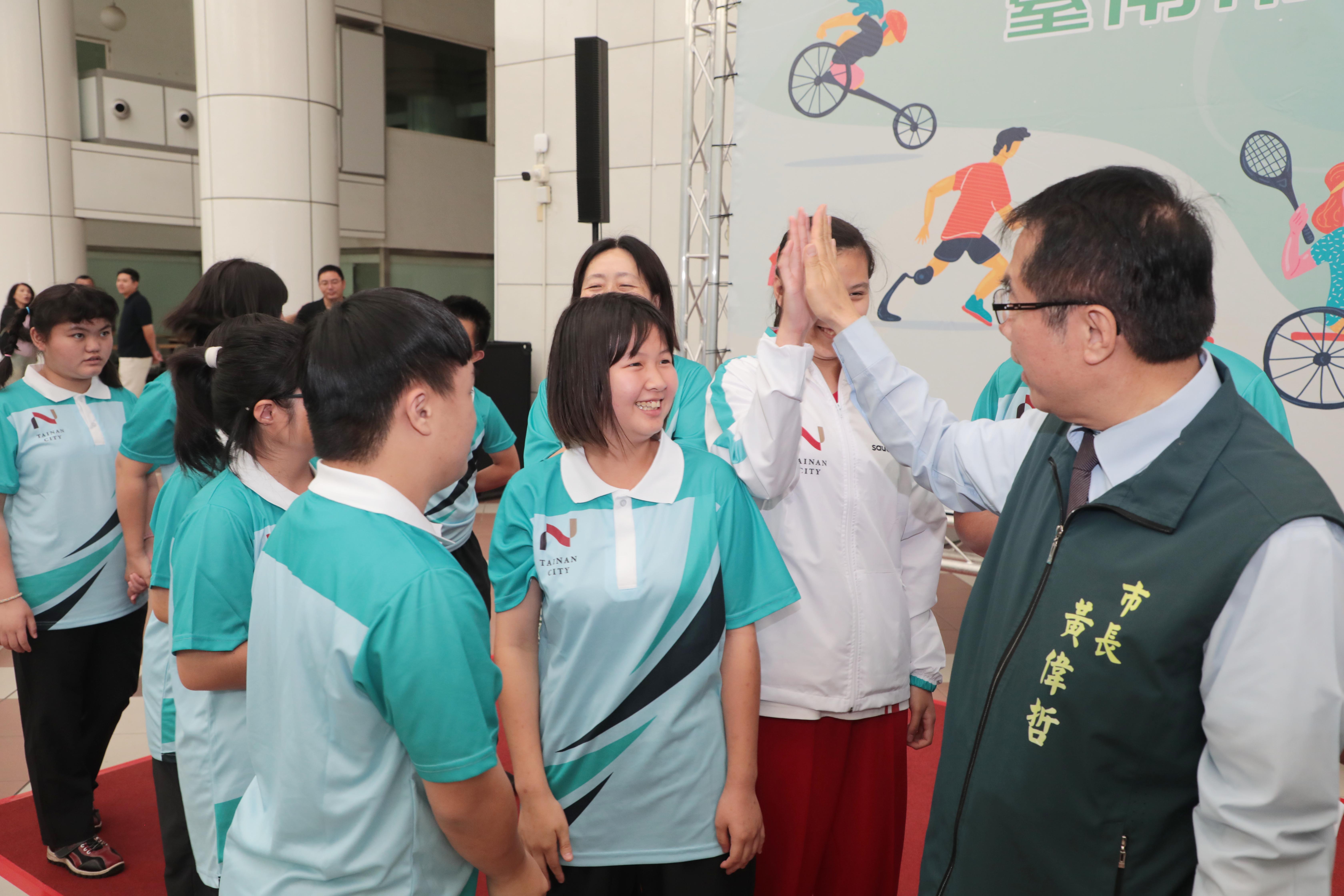 115年全國身心障礙國民運動會南市代表隊授旗 黃偉哲祝福締造佳績