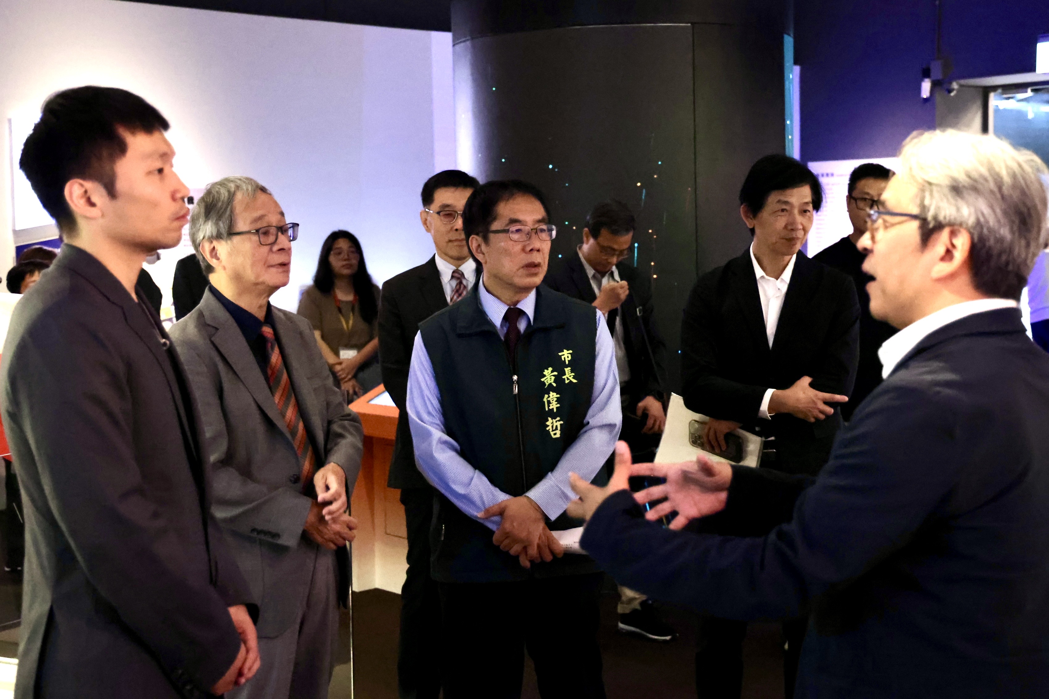 臺史博「亞洲在場」特展重現臺灣運動員輝煌歷史  黃偉哲偕李洋、李遠觀展為亞運集氣加油